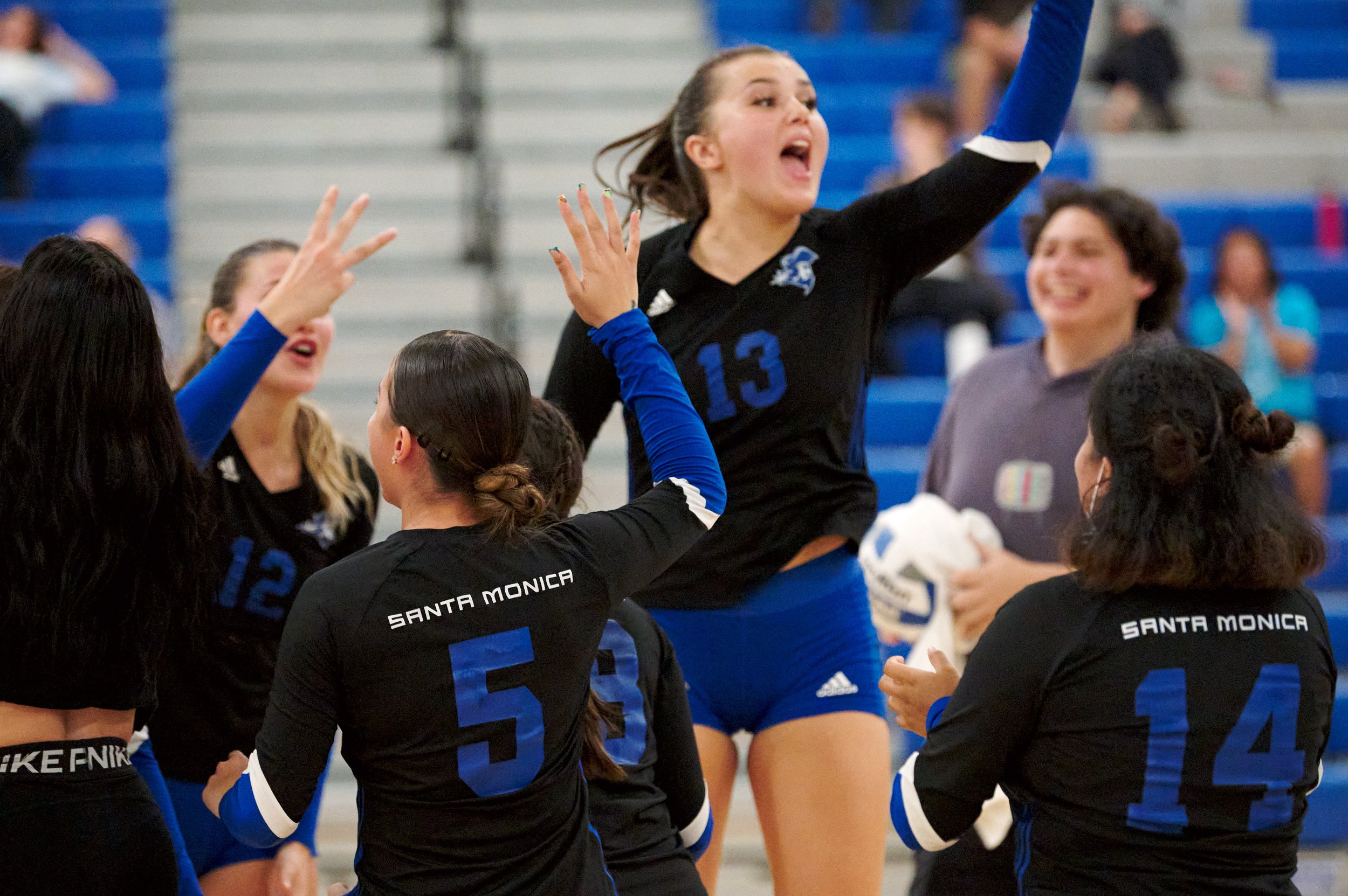  Mackenzie Wolff (13) and members of the Santa Monica College Corsairs Women's Volleyball team celebrate their win against the Los Angeles Mission College Eagles on Friday, October 7, 2022, at the Corsair Gym in Santa Monica, Calif. The Corsairs won 