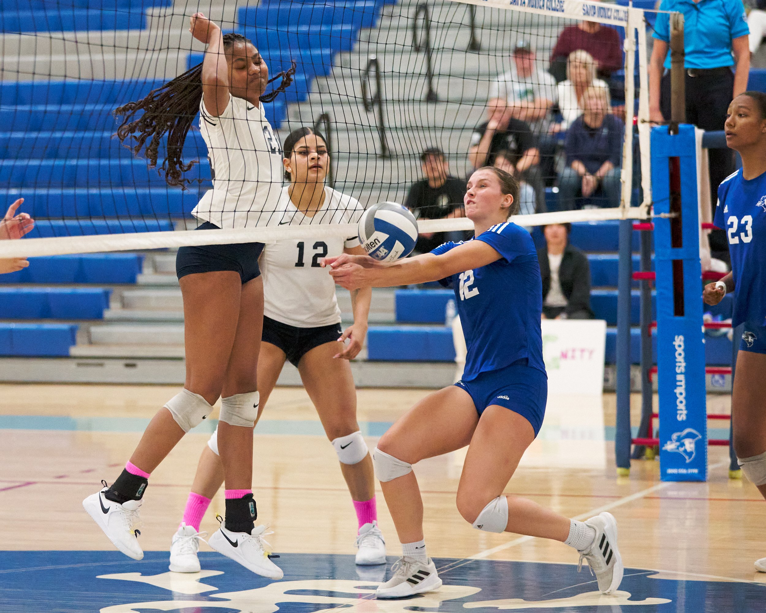  College of the Canyons Cougars' Sahliyah Ravare and Kaelyn White, and Santa Monica College Corsairs' Mia Paulson during the women's volleyball match on Friday, Oct. 28, 2022, at SMC Gym in Santa Monica, Calif. The Corsairs lost 1-3. (Nicholas McCall