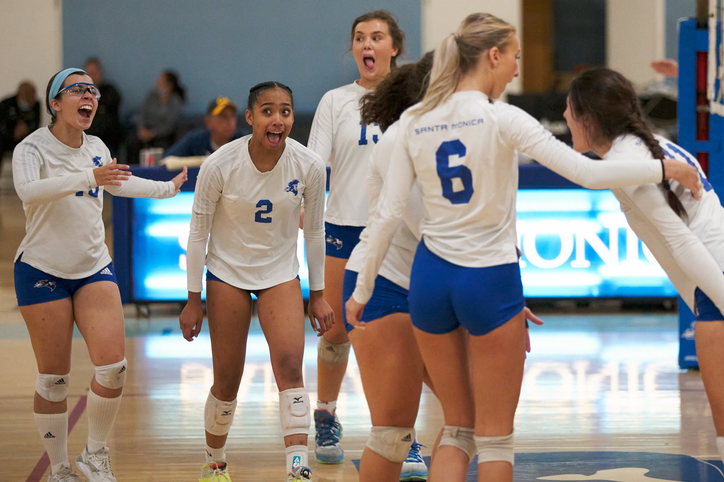  Santa Monica College Corsairs' Rachel Lallemand, Amaya Bernardo, Mackenzie Wolff, Sophia Lawrance, and Maiella Riva celebrate a point scored by Riva during the women's volleyball match against the Glendale Community College Vaqueros on Wednesday, No