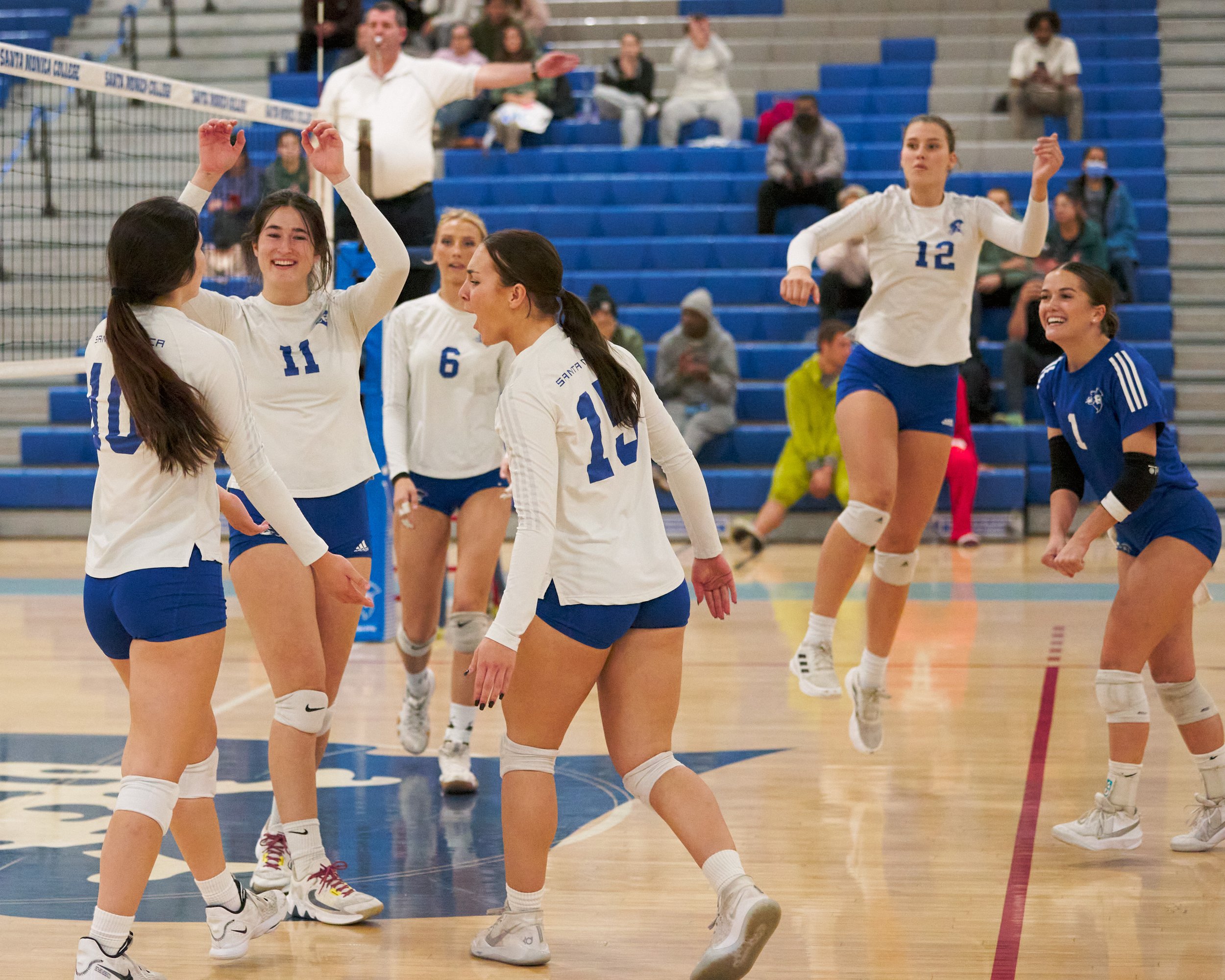  Santa Monica College Corsairs' Sophia Odle, Maiella Riva, Sophia Lawrance (6), Angelina Maheax, Mia Paulson, and Halle Anderson celebrate a kill by Odle during the women's volleyball match against the Glendale Community College Vaqueros on Wednesday