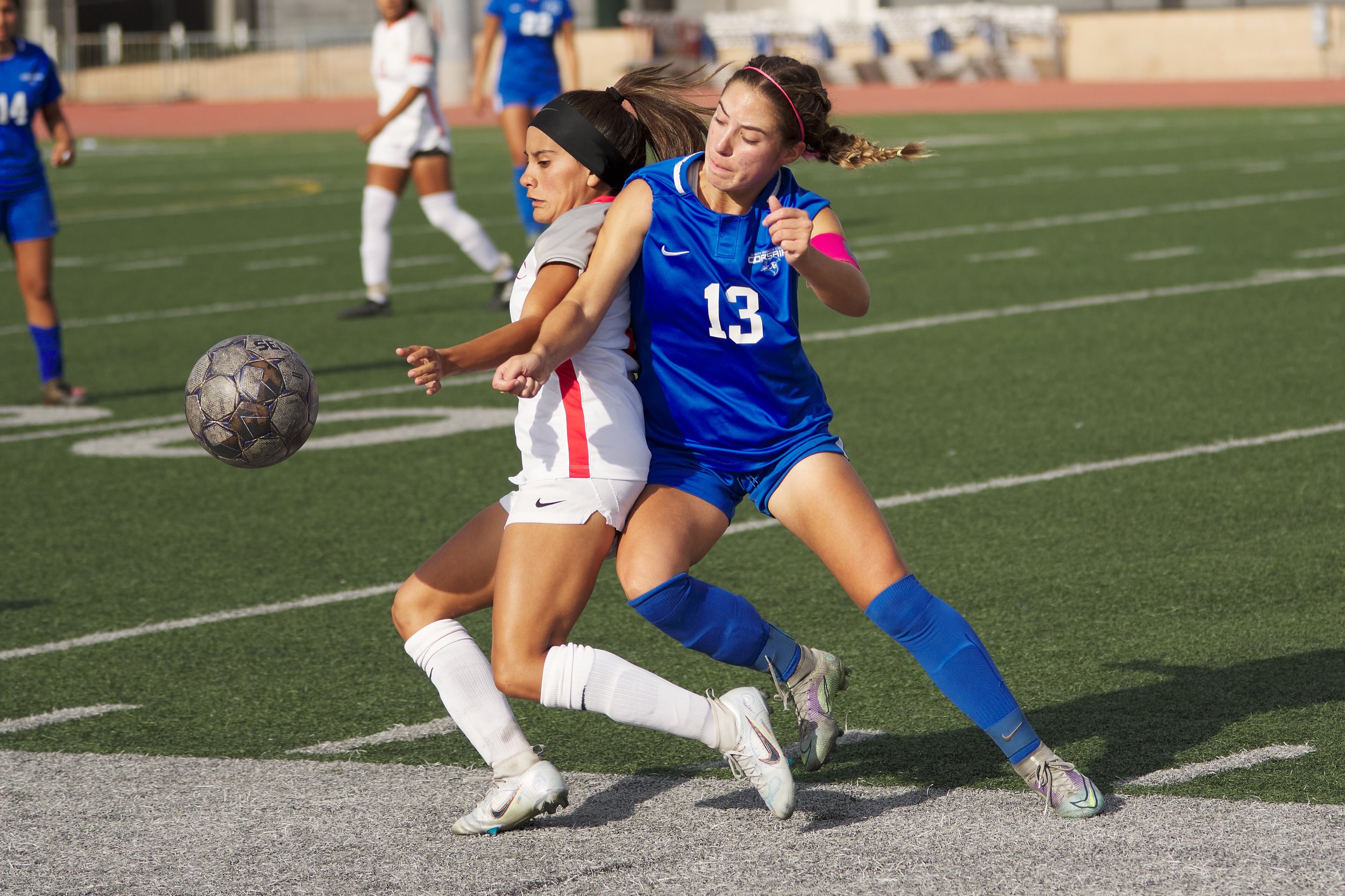  Bakersfield College Renegades' Jasmine Hinojosa and Santa Monica College Corsairs' Sophie Doumitt during the women's soccer match on Friday, Oct. 20, 2022, at Corsair Field in Santa Monica, Calif. The Corsairs tied 1-1. (Nicholas McCall | The Corsai