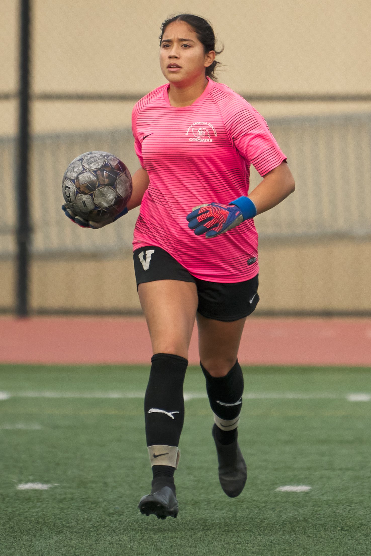  Santa Monica College Corsairs' Goalie Johana Ventureno during the women's soccer match against the Bakersfield College Renegades on Friday, Oct. 20, 2022, at Corsair Field in Santa Monica, Calif. The Corsairs tied 1-1. (Nicholas McCall | The Corsair