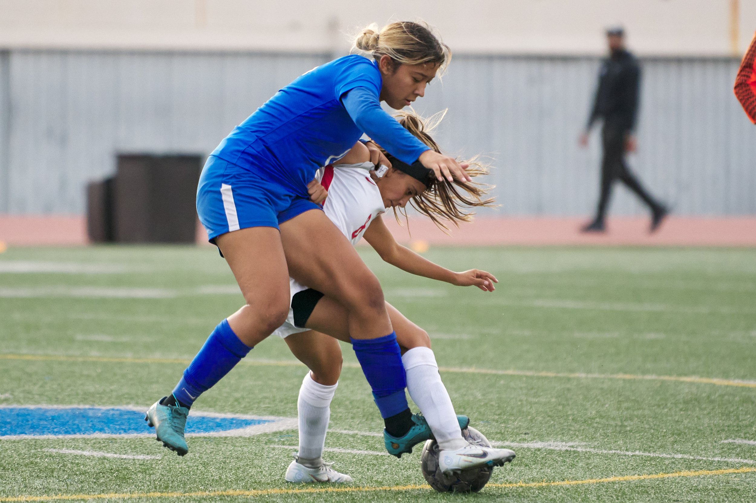  Santa Monica College Corsairs' Jacky Hernandez and Bakersfield College Renegades' Jasmine Hinojosa fight for the ball during the women's soccer match on Friday, Oct. 20, 2022, at Corsair Field in Santa Monica, Calif. The Corsairs tied 1-1. (Nicholas