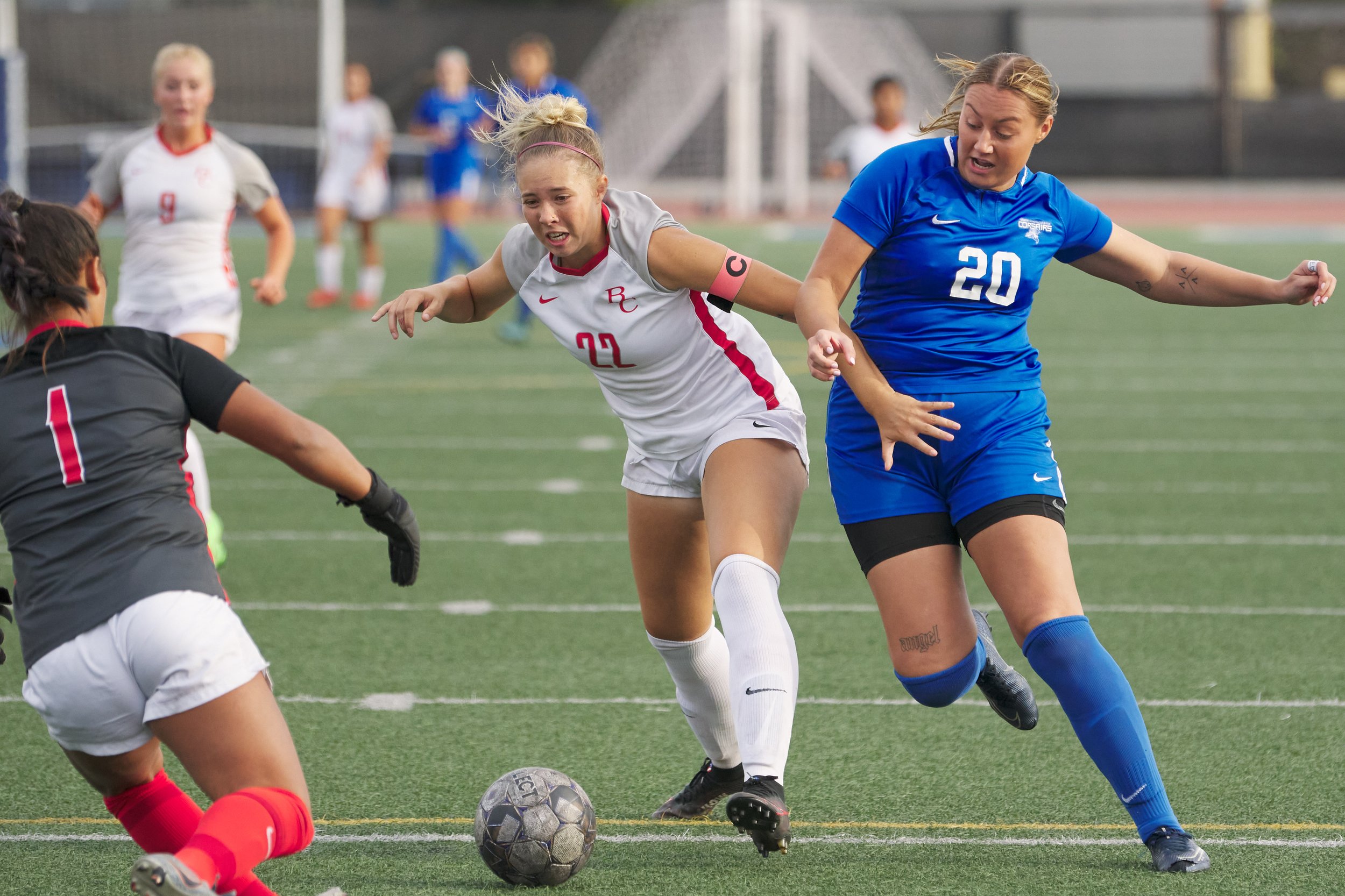  Bakersfield College Renegades' Goalie Katelyn Gonzales, Myla Chow, and Santa Monica College Corsairs' Alicia Edberg during the women's soccer match on Friday, Oct. 20, 2022, at Corsair Field in Santa Monica, Calif. The Corsairs tied 1-1. (Nicholas M
