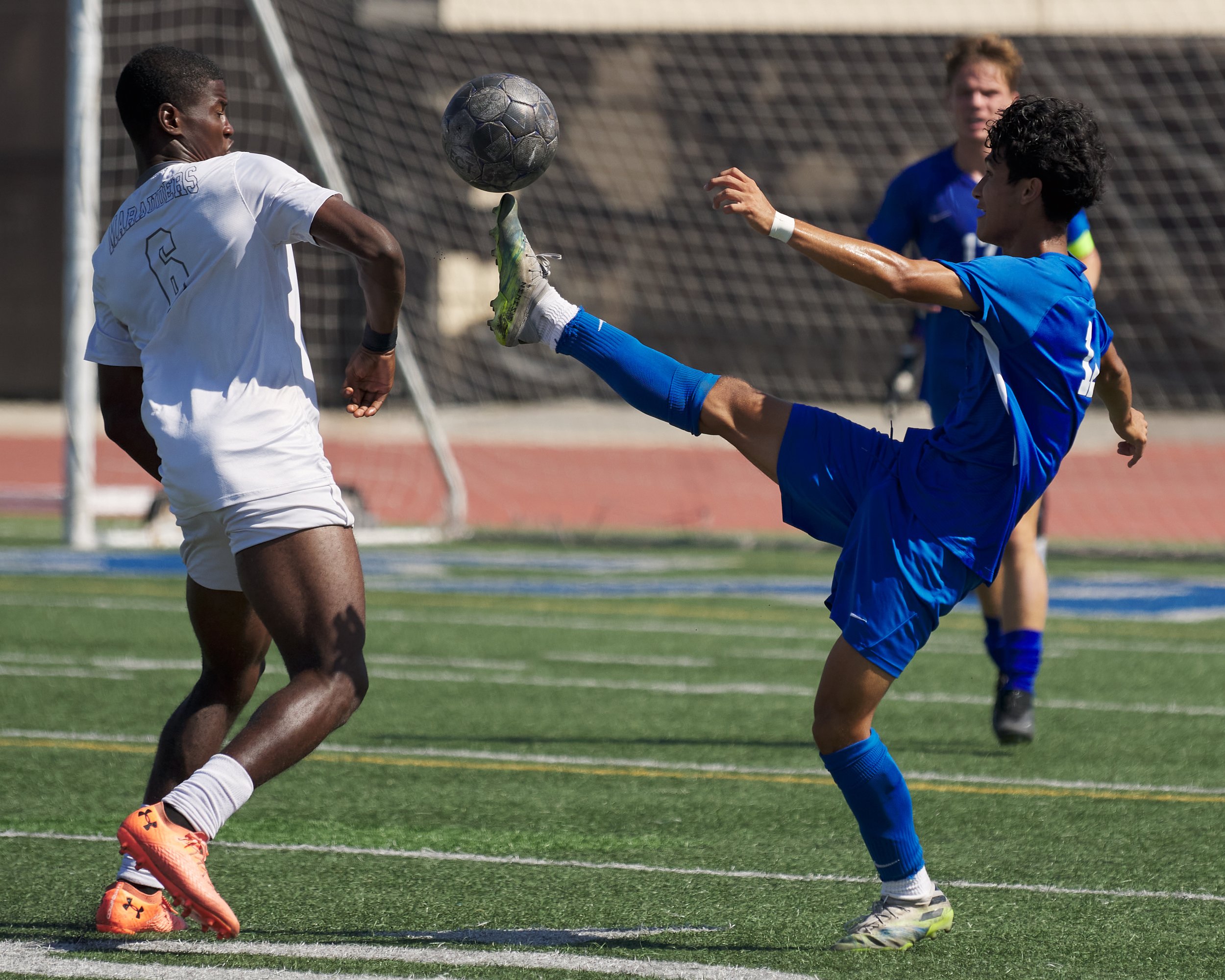  Antelope Valley College Marauders' Makuochukwu Ene and Santa Monica College Corsairs' Jason Moreno during the men's soccer match on Friday, Sept. 30, 2022, at Corsair Field in Santa Monica, Calif. The Corsairs tied 1-1. (Nicholas McCall | The Corsai