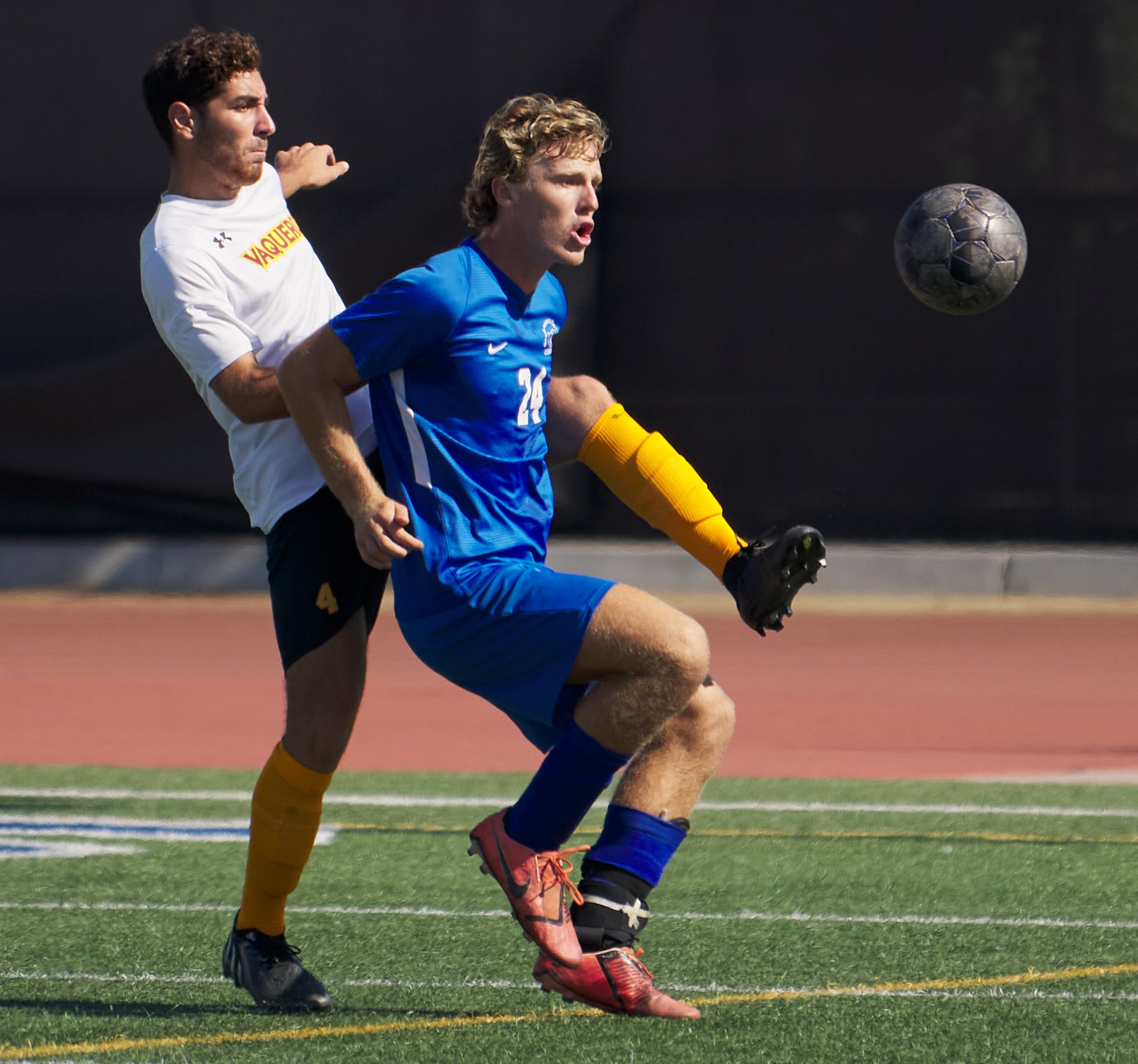  Santa Monica College Corsairs' Alexander Lalor (right) and Glendale Community College Vaqueros' Malkoon Malkoon (left) during the men's soccer match on Tuesday, Sept. 27, 2022, at Corsair Field in Santa Monica, Calif. The Corsairs won 3-0. (Nicholas