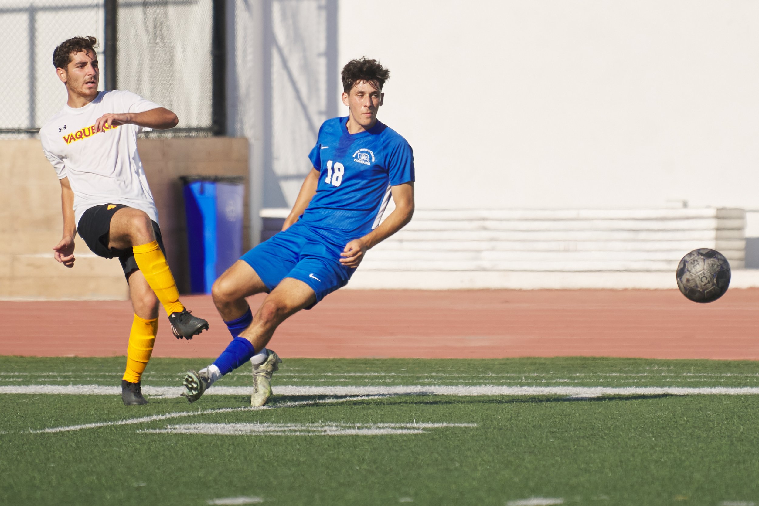  Glendale Community College Vaqueros' Malkoon Malkoon and Santa Monica College Corsairs' Benjamin Zygman during the men's soccer match on Tuesday, Sept. 27, 2022, at Corsair Field in Santa Monica, Calif. The Corsairs won 3-0. (Nicholas McCall | The C