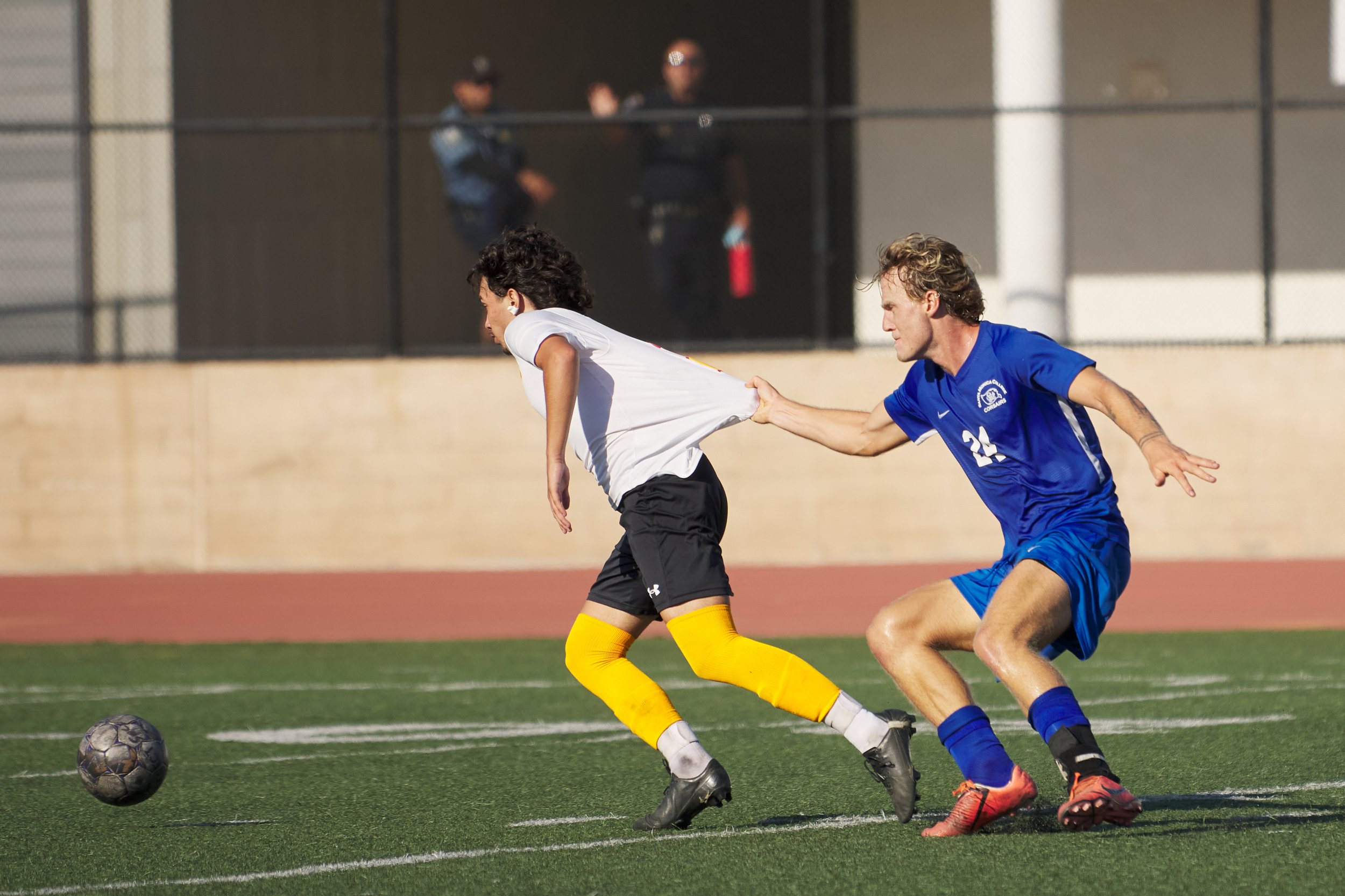  Santa Monica College Corsairs' Alexander Lalor stops Glendale Community College Vaqueros' Abraham Rivera during the men's soccer match on Tuesday, Sept. 27, 2022, at Corsair Field in Santa Monica, Calif. The Corsairs won 3-0. (Nicholas McCall | The 