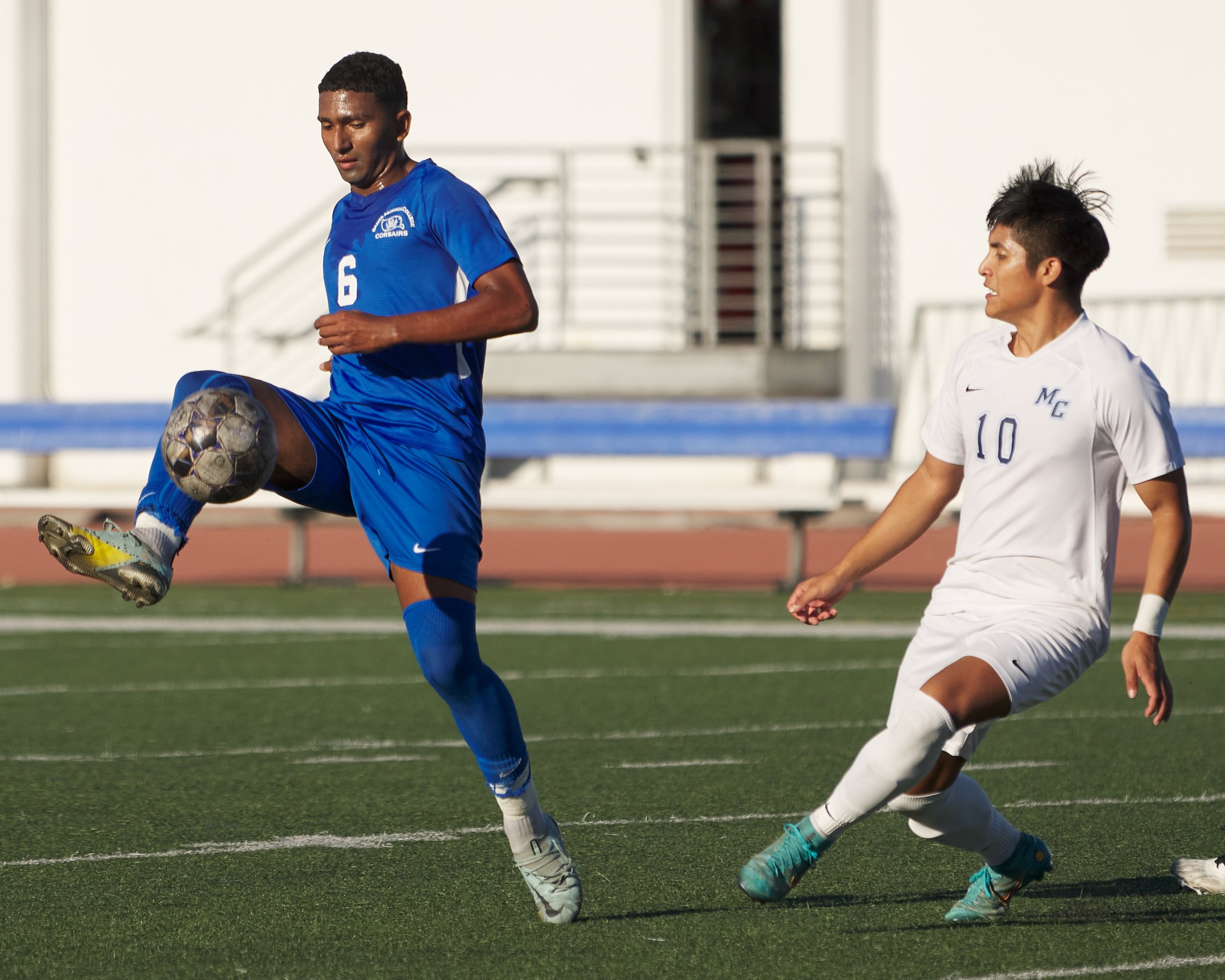  Santa Monica College Corsairs' Sebastian Alvarez Luna and Moorpark College Raiders' Alex Cruz during the men's soccer match on Tuesday, Oct. 25, 2022, at Corsair Field in Santa Monica, Calif. The Corsairs won 4-0. (Nicholas McCall | The Corsair) 