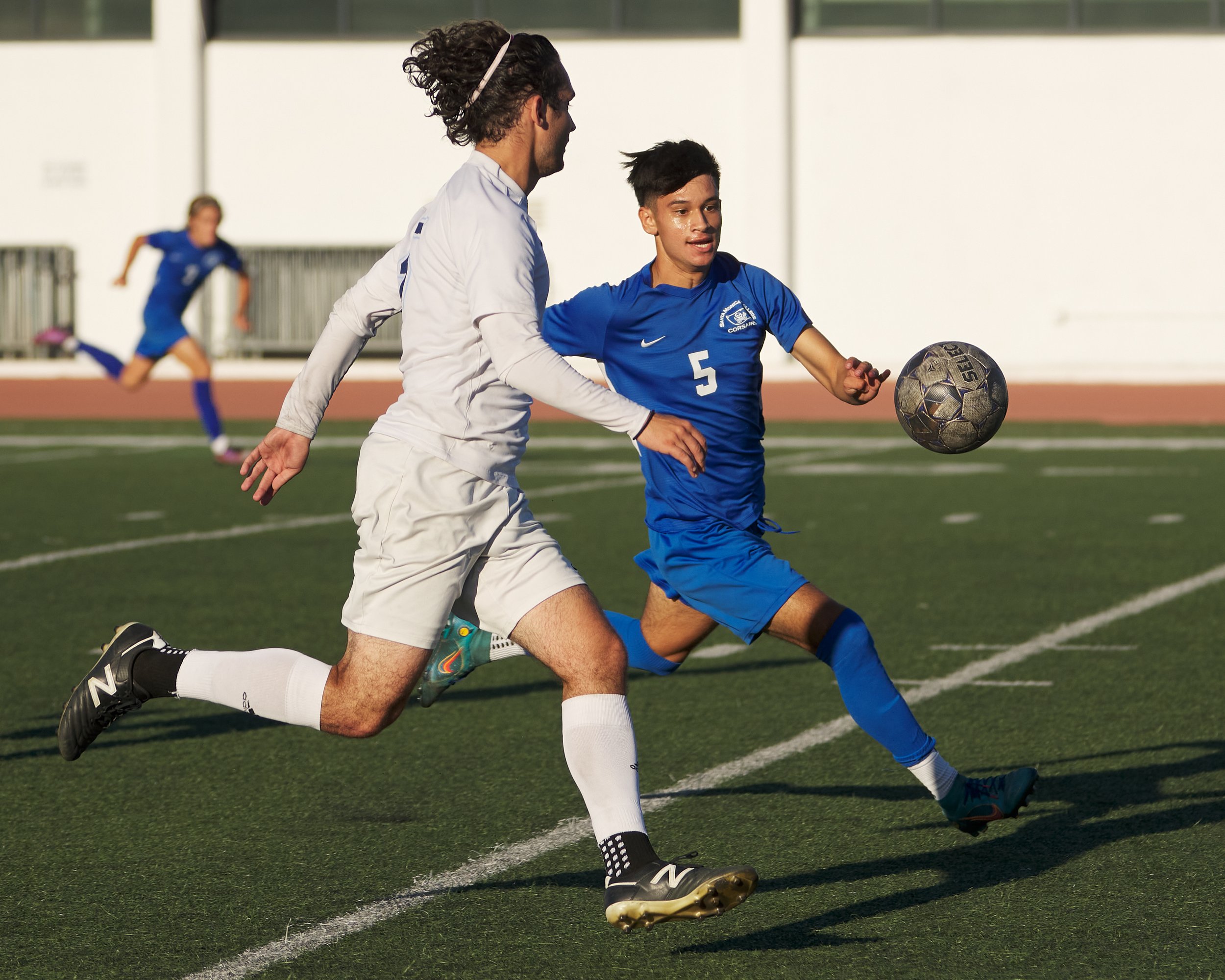  Moorpark College Raiders' Luka Lazar and Santa Monica College Corsairs' Jose Urdiano during the men's soccer match on Tuesday, Oct. 25, 2022, at Corsair Field in Santa Monica, Calif. The Corsairs won 4-0. (Nicholas McCall | The Corsair) 