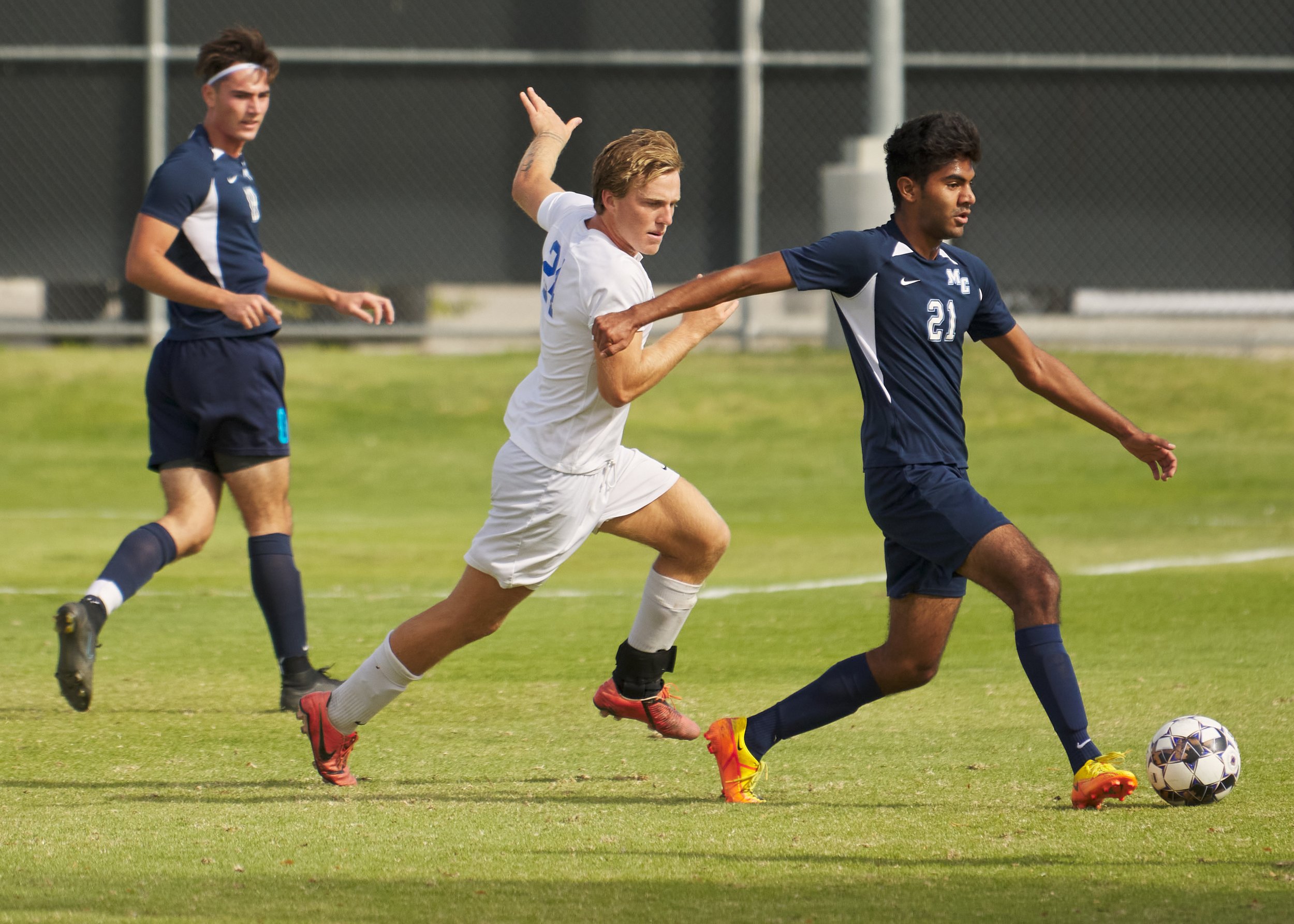  Santa Monica College Corsairs' Alexander Lalor (center) and Moorpark College Raiders' Christian Bower (left) and Diego Herrera (right) during the men's soccer match on Friday, Nov. 11, 2022, at Field Hockey Stadium in Moorpark, Calif. The Corsairs w