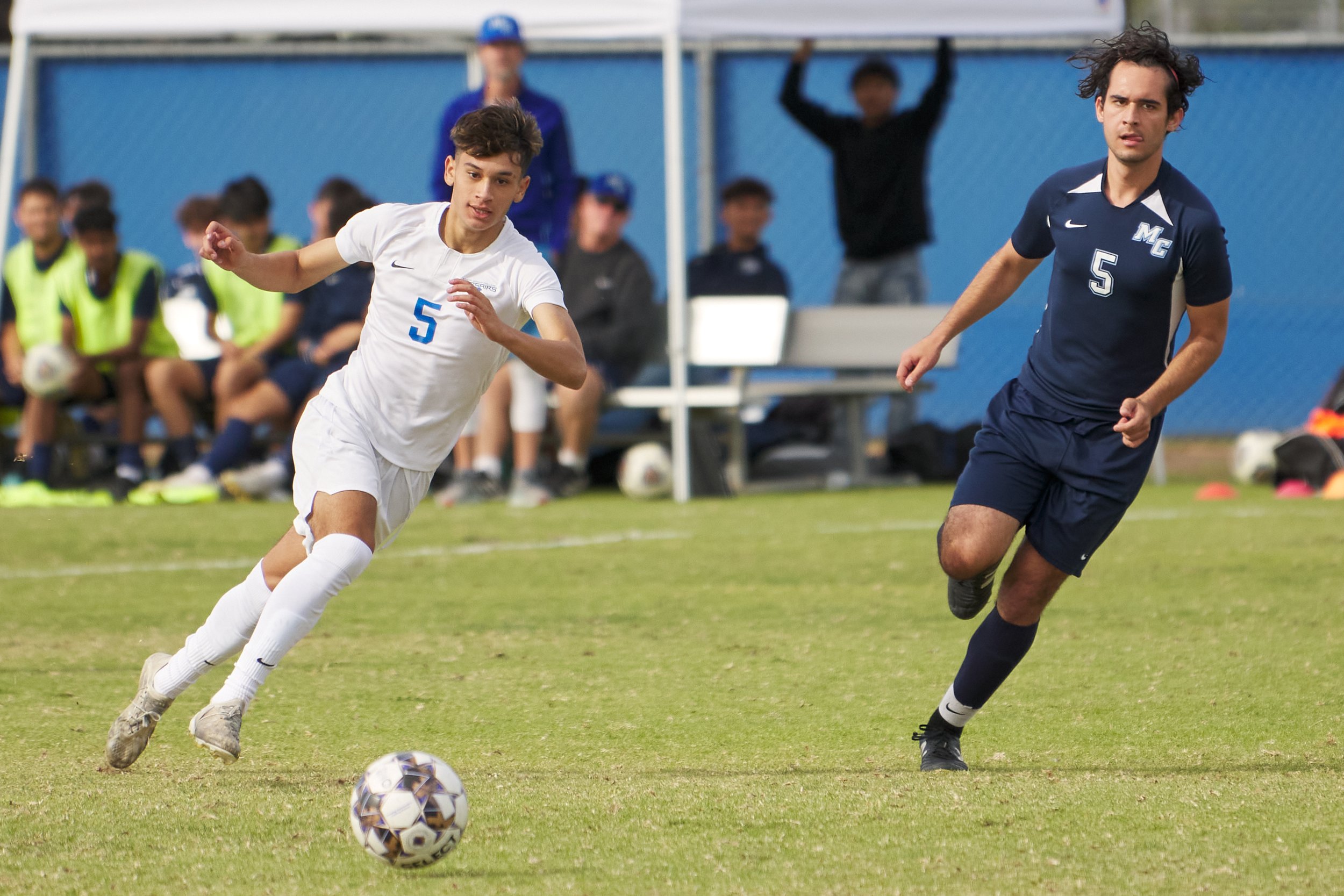  Santa Monica College Corsairs' Jose Urdiano and Moorpark College Raiders Luka Lazar during the men's soccer match on Friday, Nov. 11, 2022, at Field Hockey Stadium in Moorpark, Calif. The Corsairs won 2-1. (Nicholas McCall | The Corsair) 