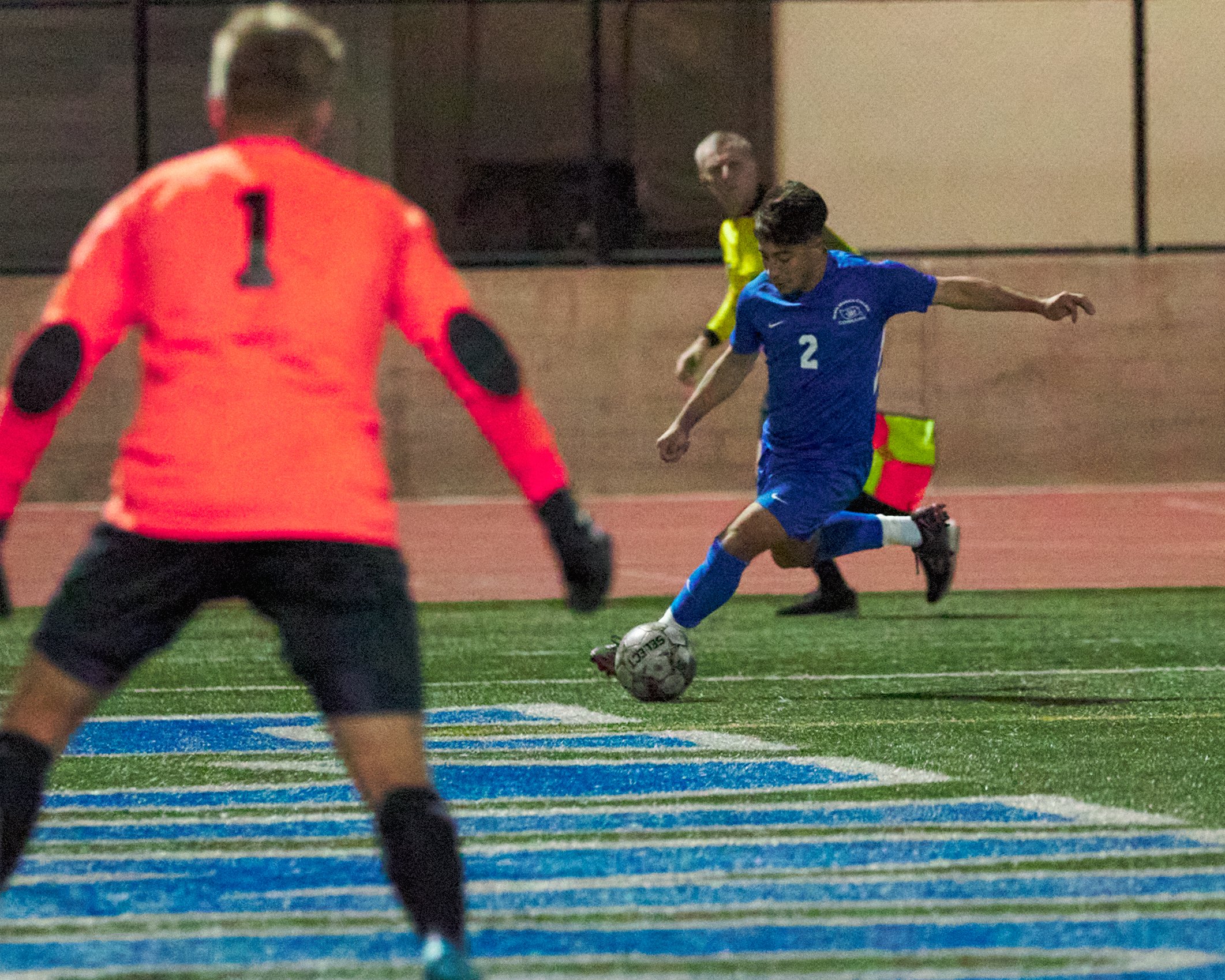  Santa Monica College Corsairs' Javier Mendoza (right) attempts to kick the ball past Norco College Mustangs' goalie Martin Fiala (left) during the men's soccer match on Saturday, Nov. 19, 2022, at Corsair Field in Santa Monica, Calif. (Nicholas McCa