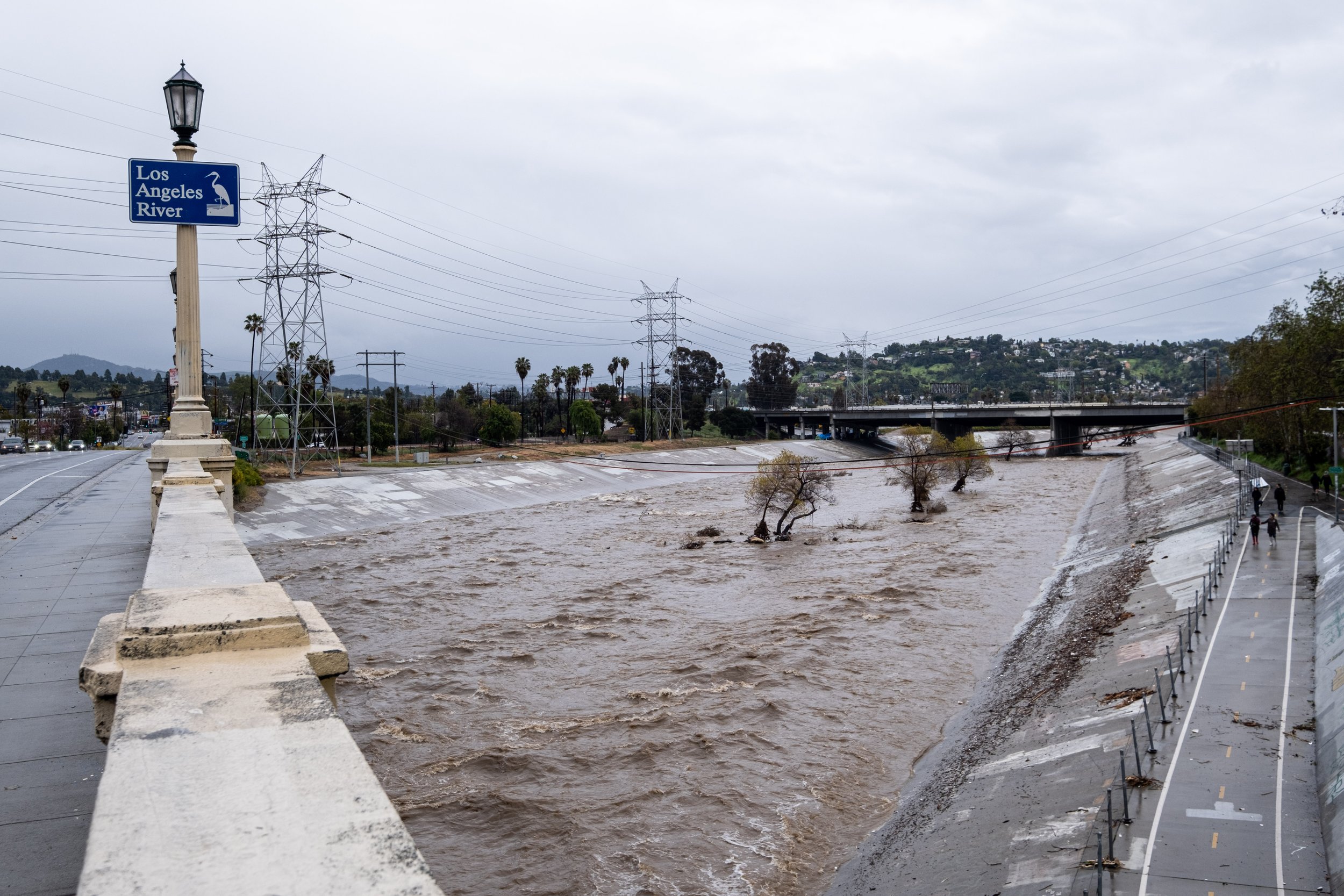  The Los Angeles River fills with water as heavy winter storms have poured down on the streets of Los Angeles, Calif. Seen from Fletcher Drive on Saturday February 25, 2023, the brown water surges through the concrete banks. (Akemi Rico | The Corsair