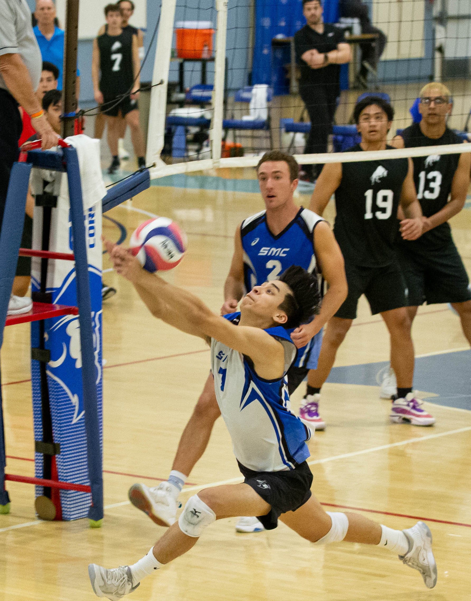  Javier Castillos(7)attempting to save the ball from being out during their match against the L.A. Pierce College Brahma Bulls on Wed. March 15, 2023 in the SMC Pavillion at Santa Monica, Calif. (Danilo Perez | The Corsair) 