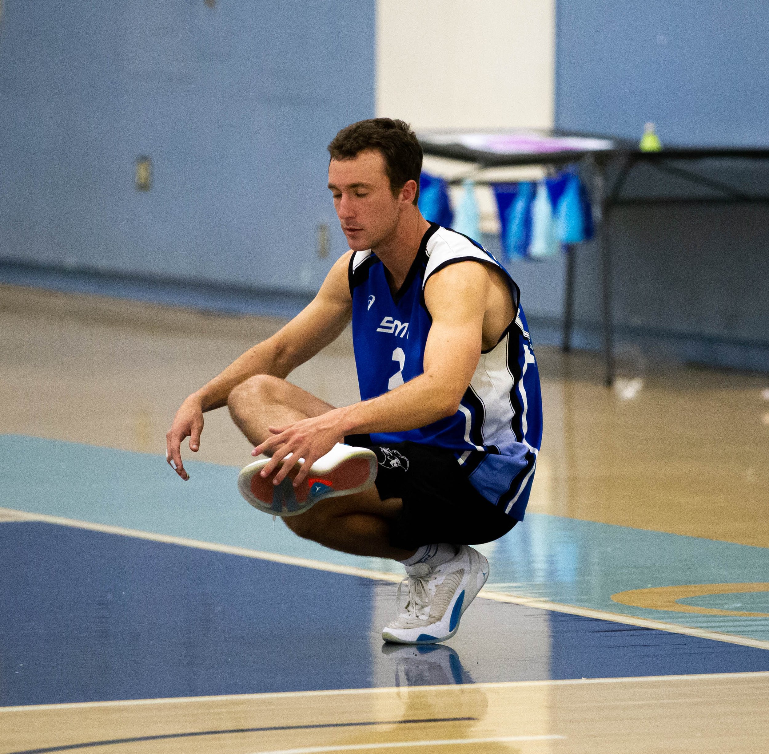  Kane Schwengel from Santa Monica College(SMC) doing the toe stand yoga pose before the start of the third period against L.A. pierce College Brahma Bulls on Wed. March 15, 2023 in the SMC Pavillion at Santa Monica, Calif. (Danilo Perez | The Corsair
