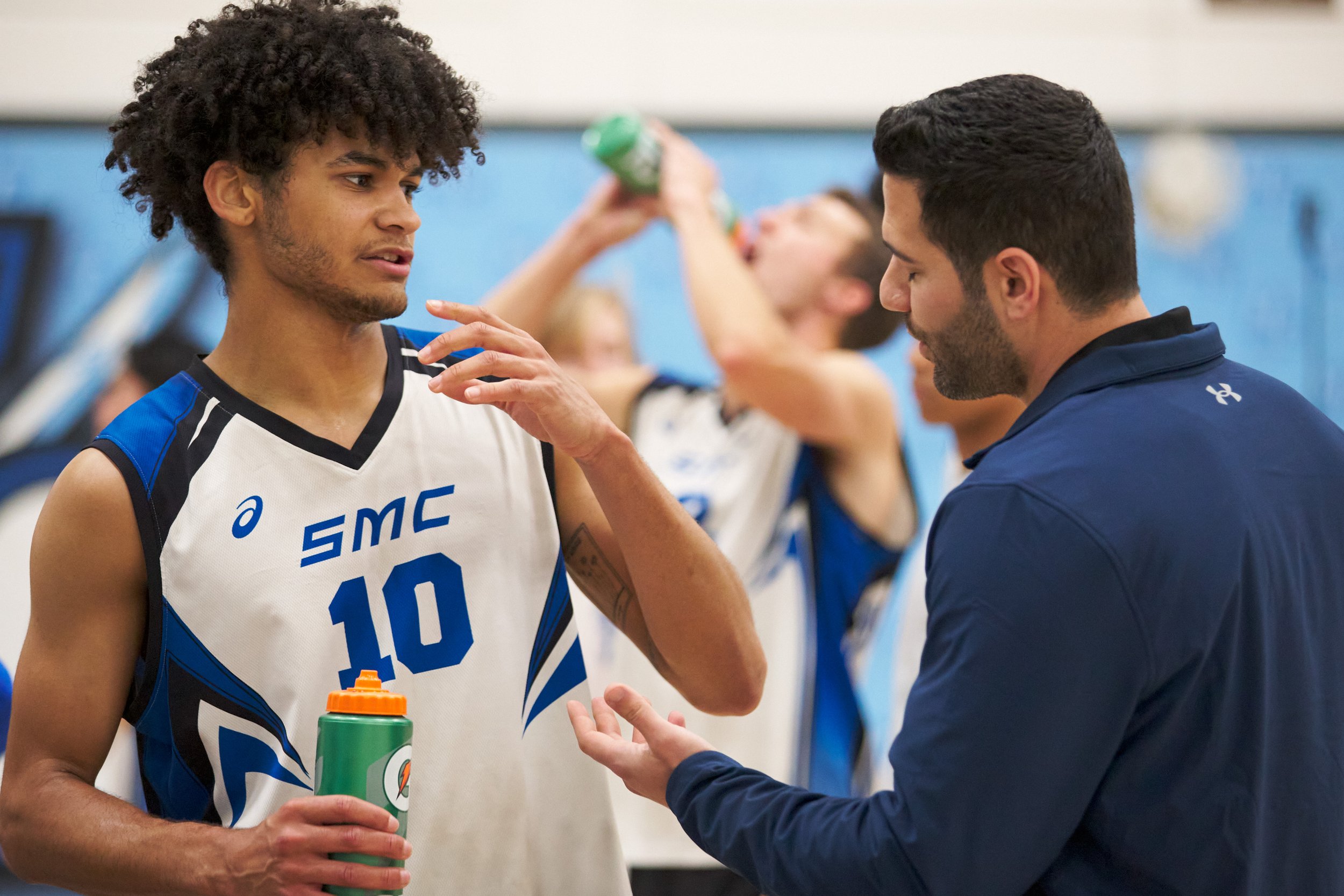 Santa Monica College Corsairs' Nate Davis talks with men's volleyball head coach Liran Zamir during the men's volleyball match against the Moorpark College Raiders on Friday, March 17, 2023, at Moorpark College's Gymnasium in Moorpark, Calif. The Co