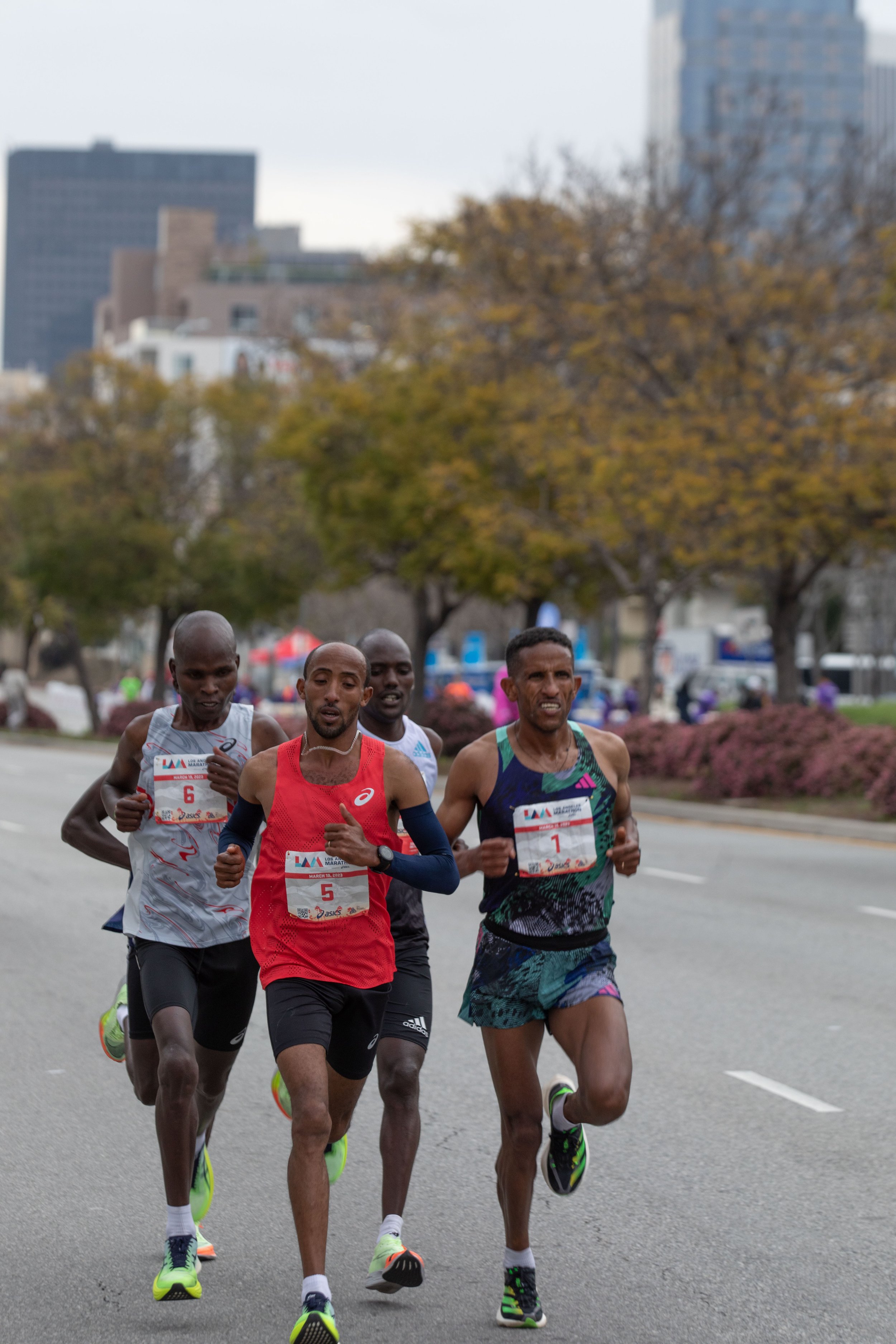 The advance group of Elite runners passing through mile 19 at the L.A. Marathon on Sunday, March 19, 2023. Los Angeles, Calif. (Jorge Devotto | The Corsair) 
