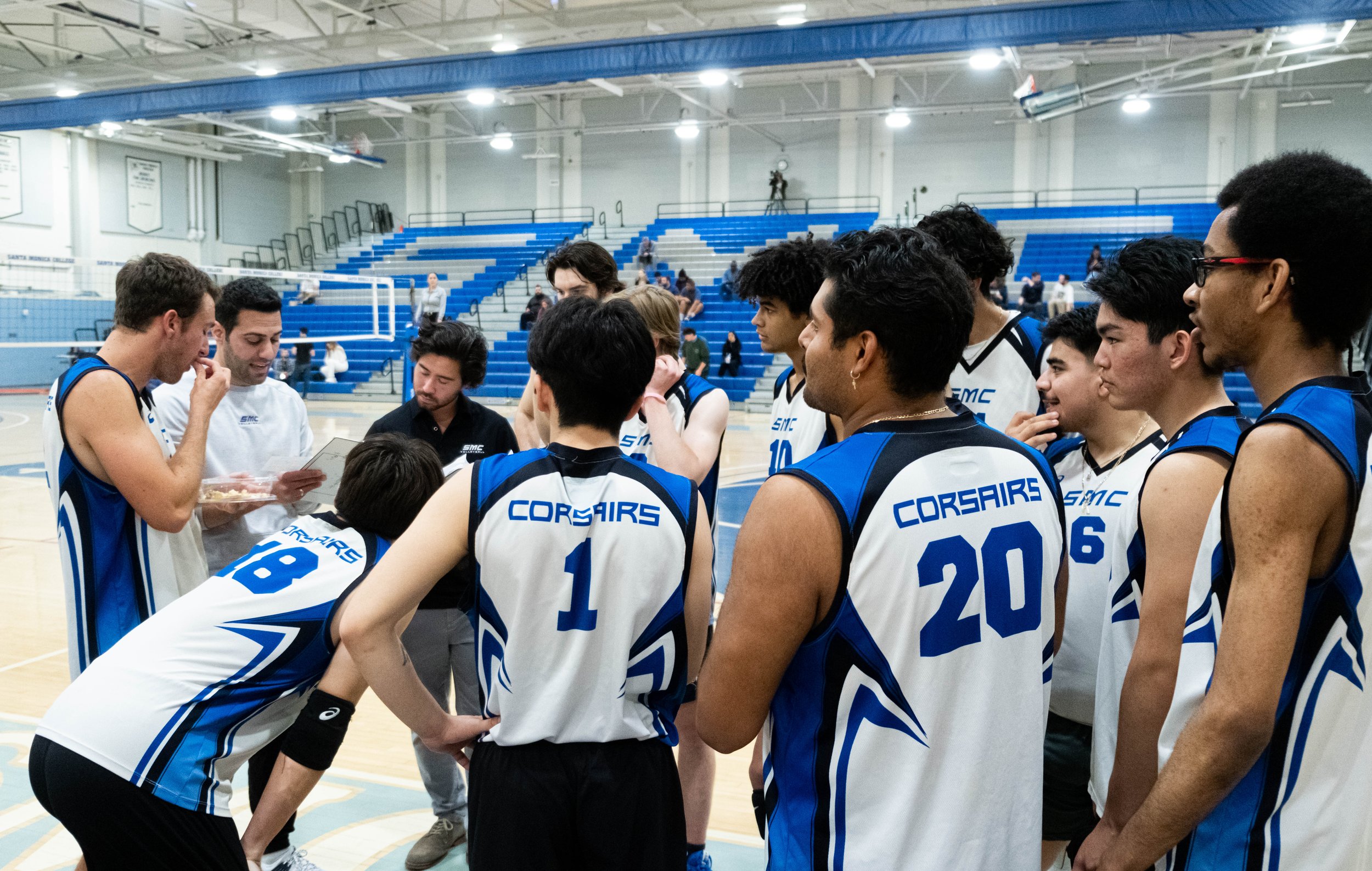  Santa Monica College Corsairs in a team huddle before the start of the third period during their match against the Santa Barbara City College Vaqueros on Fri. March 24 in the Corsair Gym at Santa Monica, Calif. (Danilo Perez | The Corsair) 
