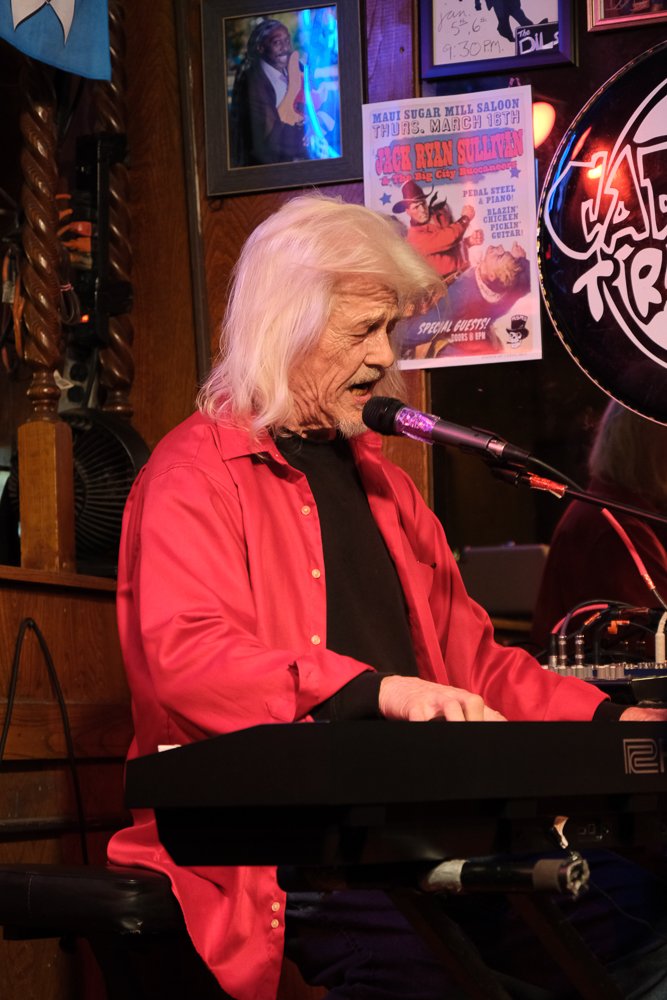  Greg Borssius (Pianist) is first to take stage at the open mic playing his upbeat jazzy sougs on the panio at Maui Sugar Mills Saloon, Los Angeles, on March, Tuesday 14, 2023. (Alejandro Contreras | The Corsair) 