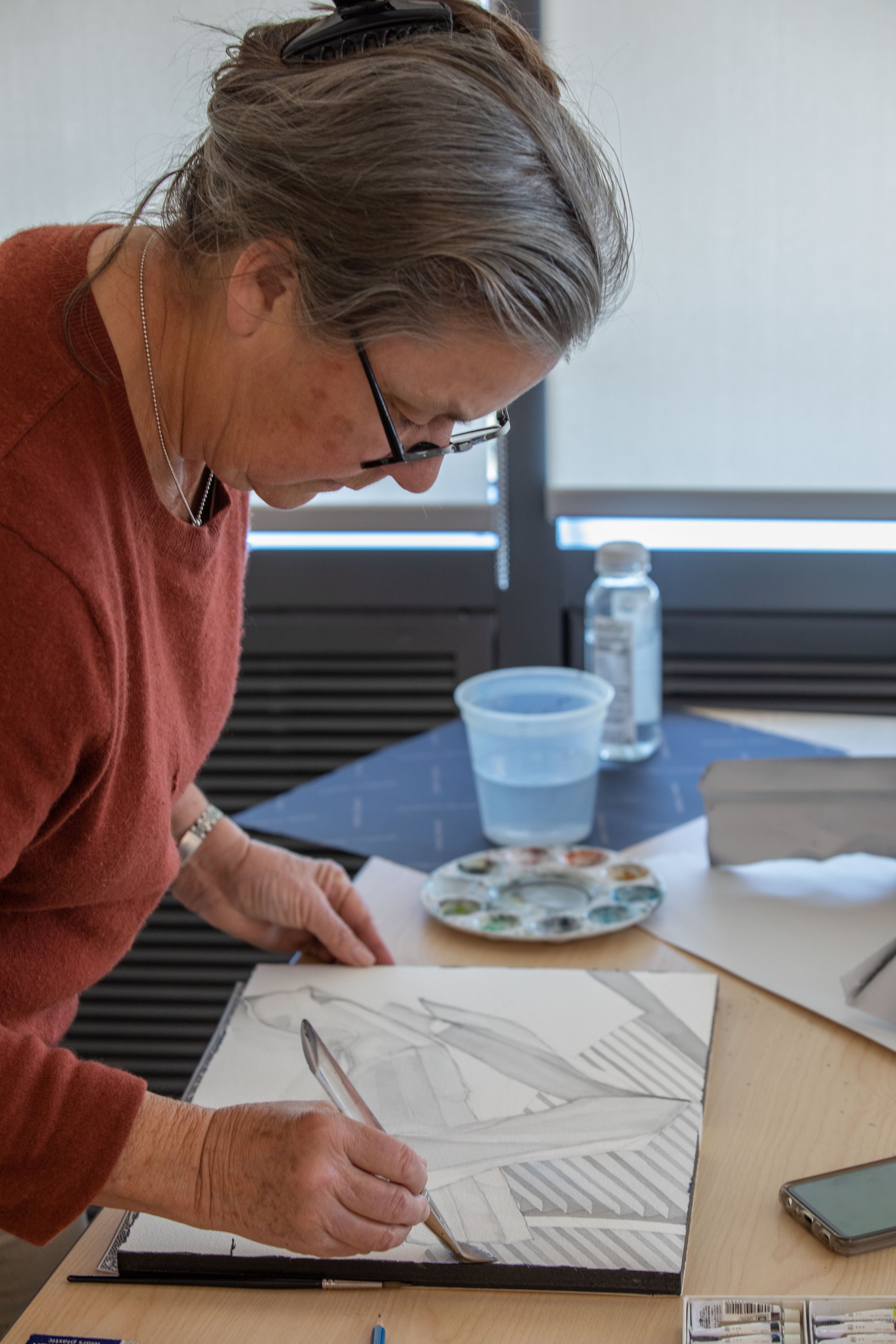  Inside the Art Studio with an Emeritus painting class taking effect. Student Ann Jones works on her art. Jones is taking a couple of classes at the SMC Malibu campus, Malibu, Calif. March, Wednesday 15, 2023. (Jorge Devotto | The Corsair) 