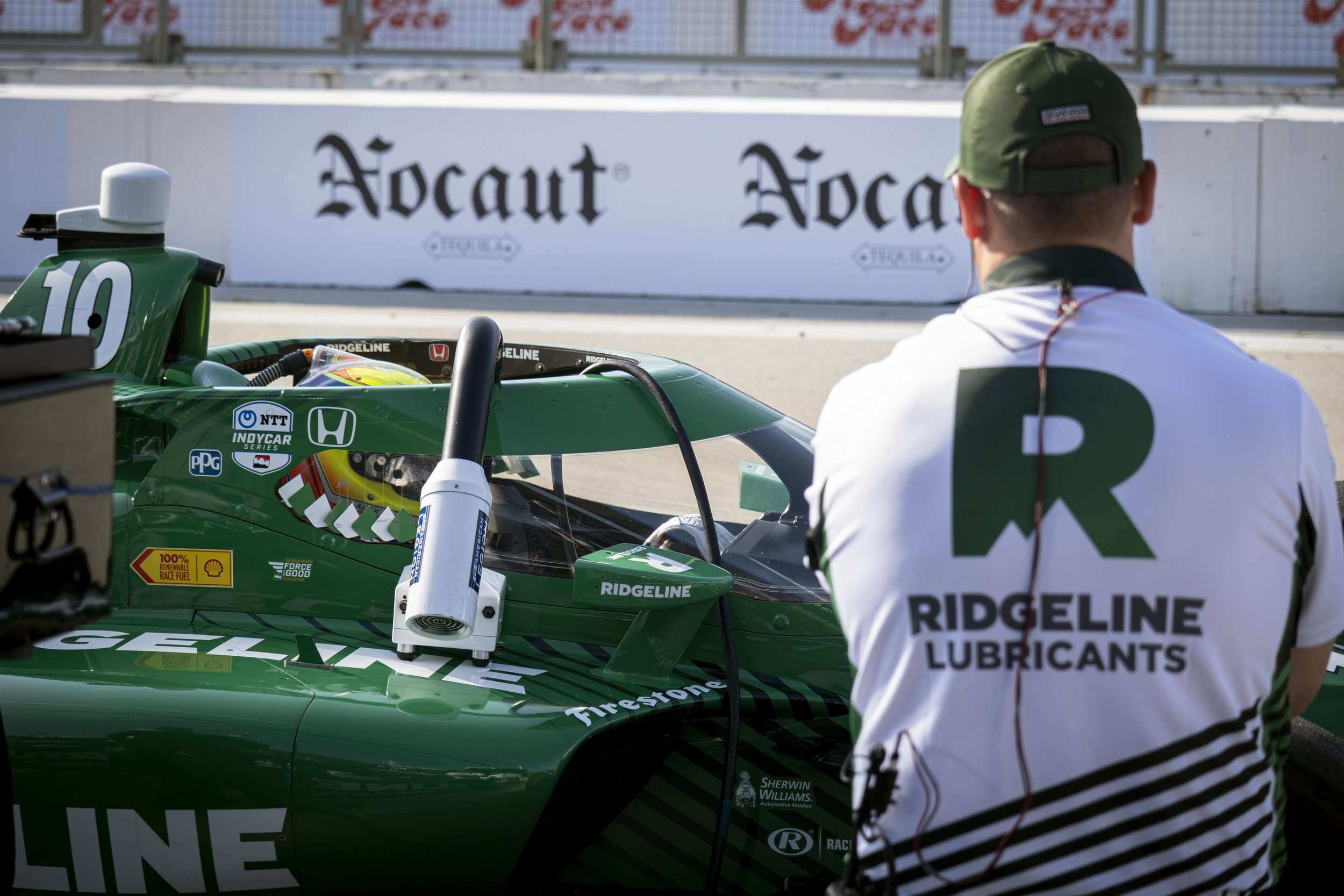  Pit crew performs final touches in preparation for the Historic F1 Challenge Race at the 48th Annual Acura Grand Prix in Long Beach, Calif. on Sat., April 15, 2023. (Anna Sophia Moltke | The Corsair) 