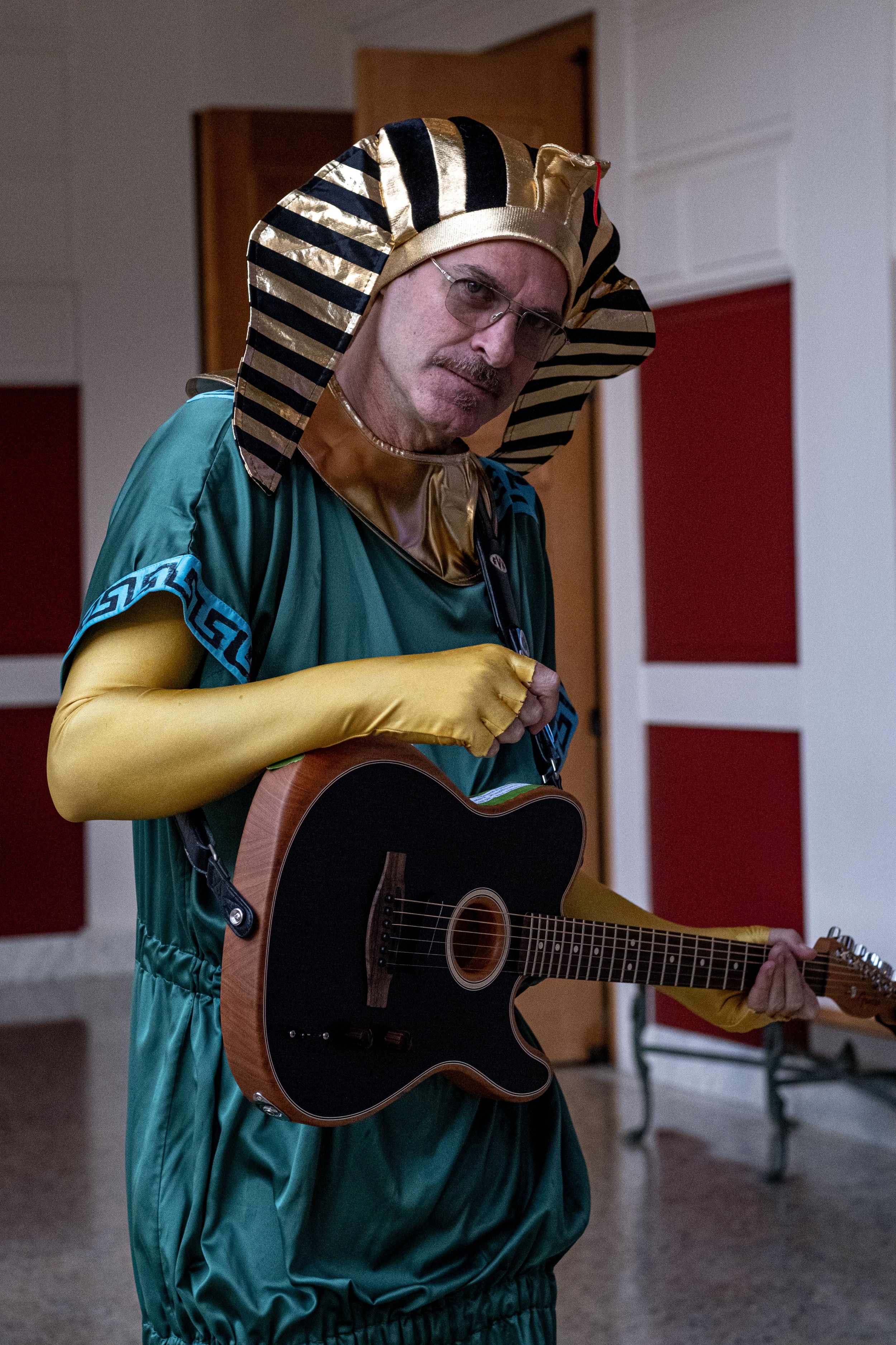  The Sphinx, member of The Troubadour Theater, aka "The Troubies," roams the halls with his guitar at the Getty Villa Museum in Pacific Palisades, Calif. on Wednesday, March 22, 2023 at College Night. (Akemi Rico | The Corsair) 