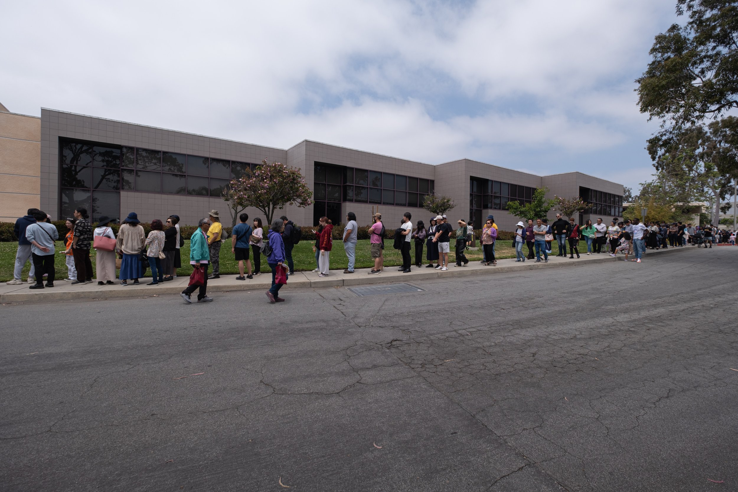  A long line to enter the Weekly LALALA 20th Anniversary event at the Torrance Cultural Arts Center in Torrance, Calif. on Sunday, May 14th, 2023. (Akemi Rico | The Corsair) 