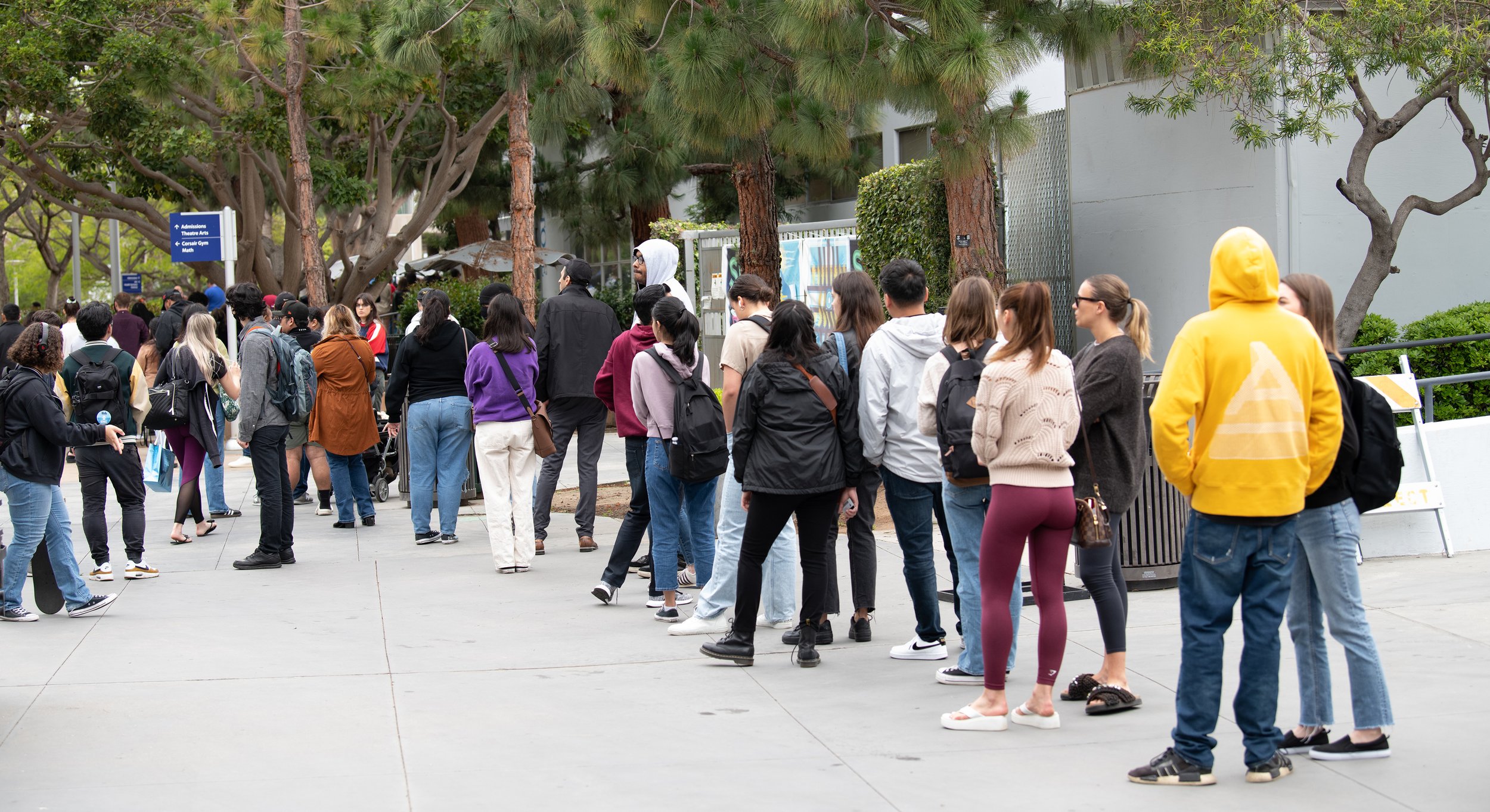  Students wait in line to pick up their cap and gowns at Grad Fest Thursday, June 1 at Santa Monica College Main Quad ( Kevin Tidmore | TheCorsair ) 