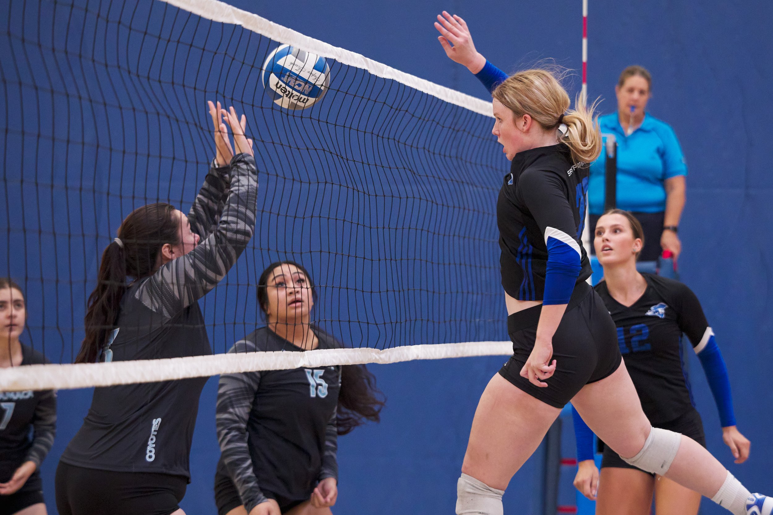  Santa Monica College Corsairs' Mylah Niksa (center right) scores a kill past Cuyamaca College Coyotes' Heather Johnson and Kierra Mamea during the women's volleyball match on Wednesday, Sept. 6, 2023, at the SMC Gym in Santa Monica, Calif. The Corsa