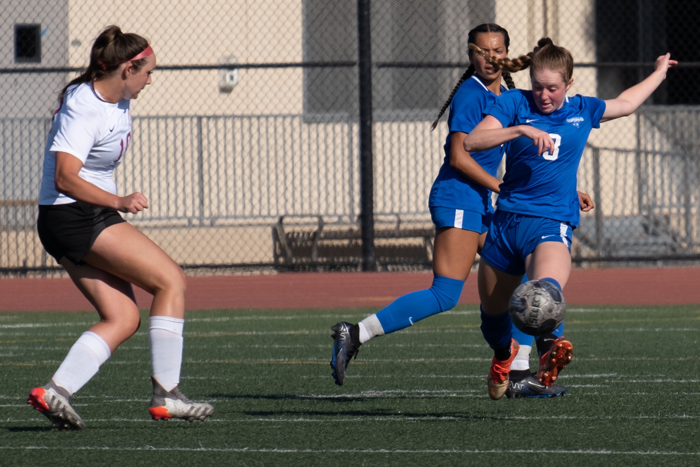  Defender Izzy Turner, Santa Monica College freshmen, controls the ball in the fourth game of the season, played against Pasadena City College at the Corsair Field in Santa Monica, Calif. on Friday, Sept. 6th, 2023. (Akemi Rico | The Corsair) 