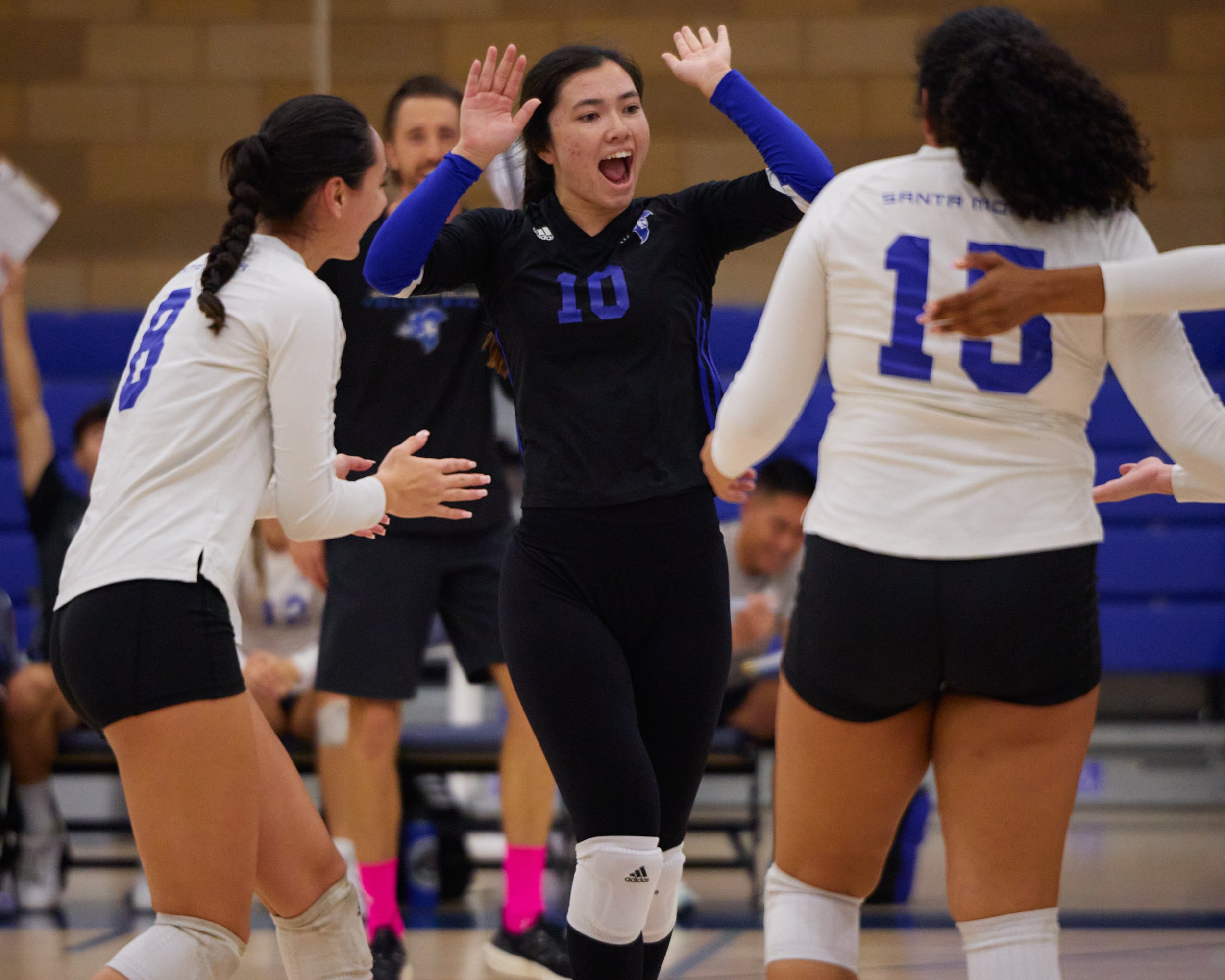  Santa Monica College Corsairs' Sophia Odle (center) and teammates during the women's volleyball match against the Los Angeles Mission College Eagles on Wednesday, Sept. 13, 2023, at the Health Fitness & Athletics Complex in Sylmar, CA. The Corsairs 
