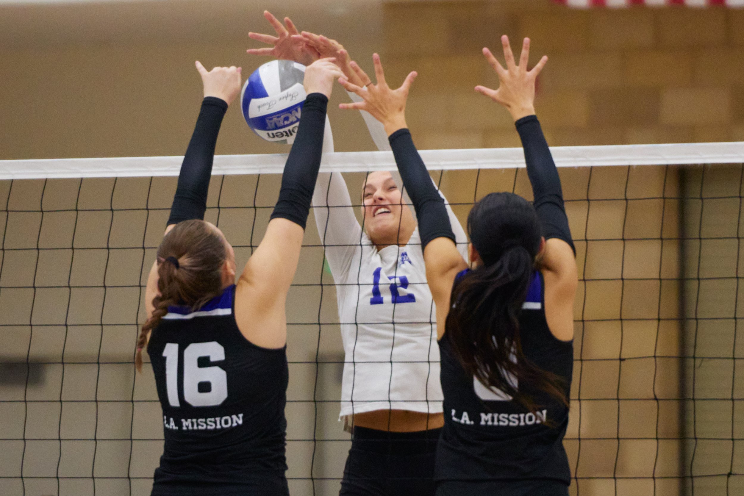 Santa Monica College Corsairs' Mia Paulson (center) blocks the ball from Los Angeles Mission College Eagles' Ella Gawellek (left) and Irene Martinez (right) during the women's volleyball match on Wednesday, Sept. 13, 2023, at the Health Fitness & At
