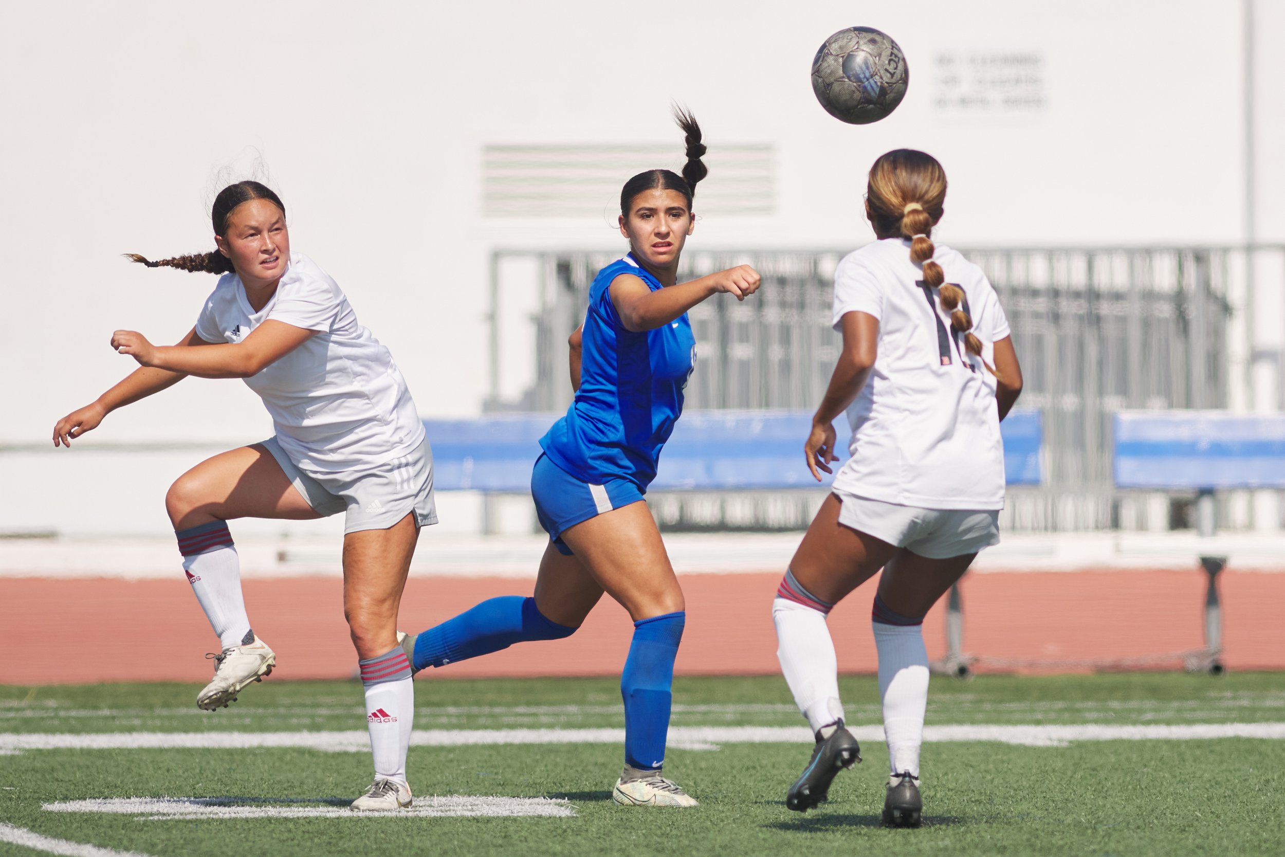  Santa Monica College Corsairs' Alinna Savaterre (center) and Long Beach College Vikings' Aimee McSparren (left) and Melanie Guerrero during the women's soccer match on Friday, Sept. 15, 2023, at Corsair Field in Santa Monica, Calif. The Corsairs tie