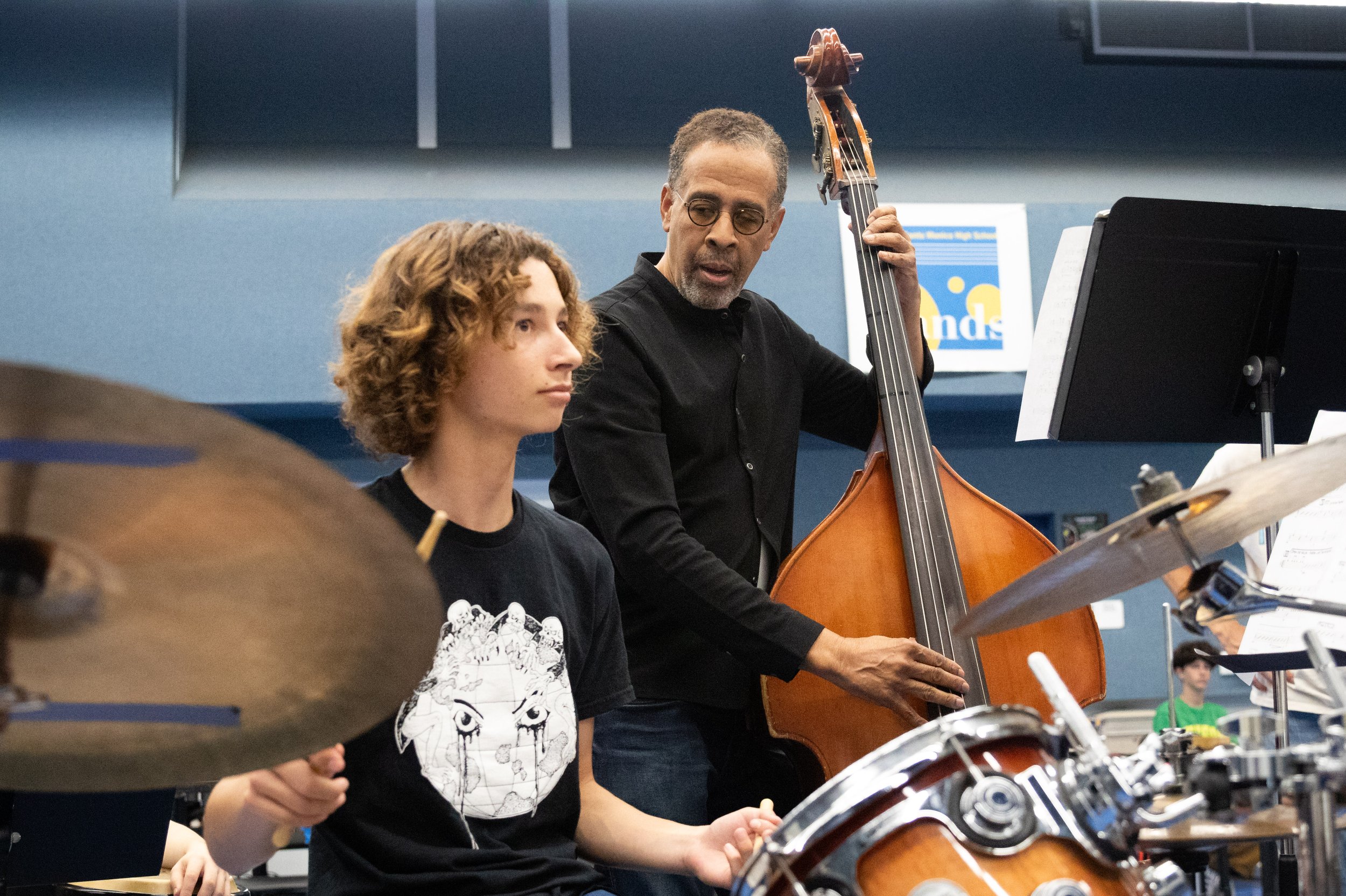 BroadStage artist in resident Stanley Clarke (right) helping students in the jazz band at Santa Monica High School learn “Spain” by Chick Corea in Santa Monica, Calif., on Monday, Sept. 18, 2023. Clarke played bass for the album the song is on, and 
