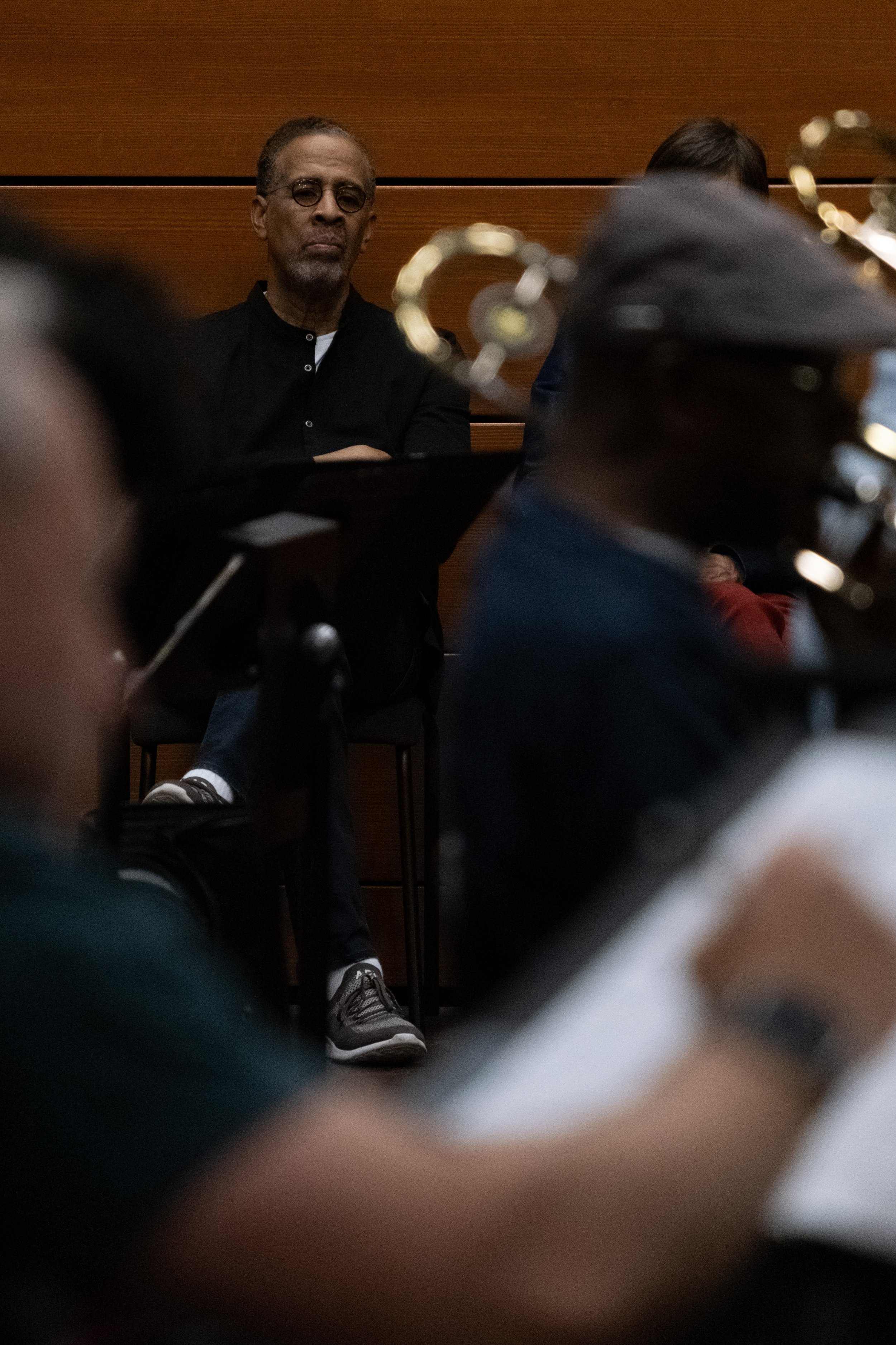 Stanley Clarke, four-time GRAMMYⓇ Award-winning bassist, recording artist, and composer, observing the Santa Monica College Jazz Ensemble during rehearsal on Monday, Sept. 18th, 2023 at the SMC Performing Arts Complex in Santa Monica, Calif. He is p