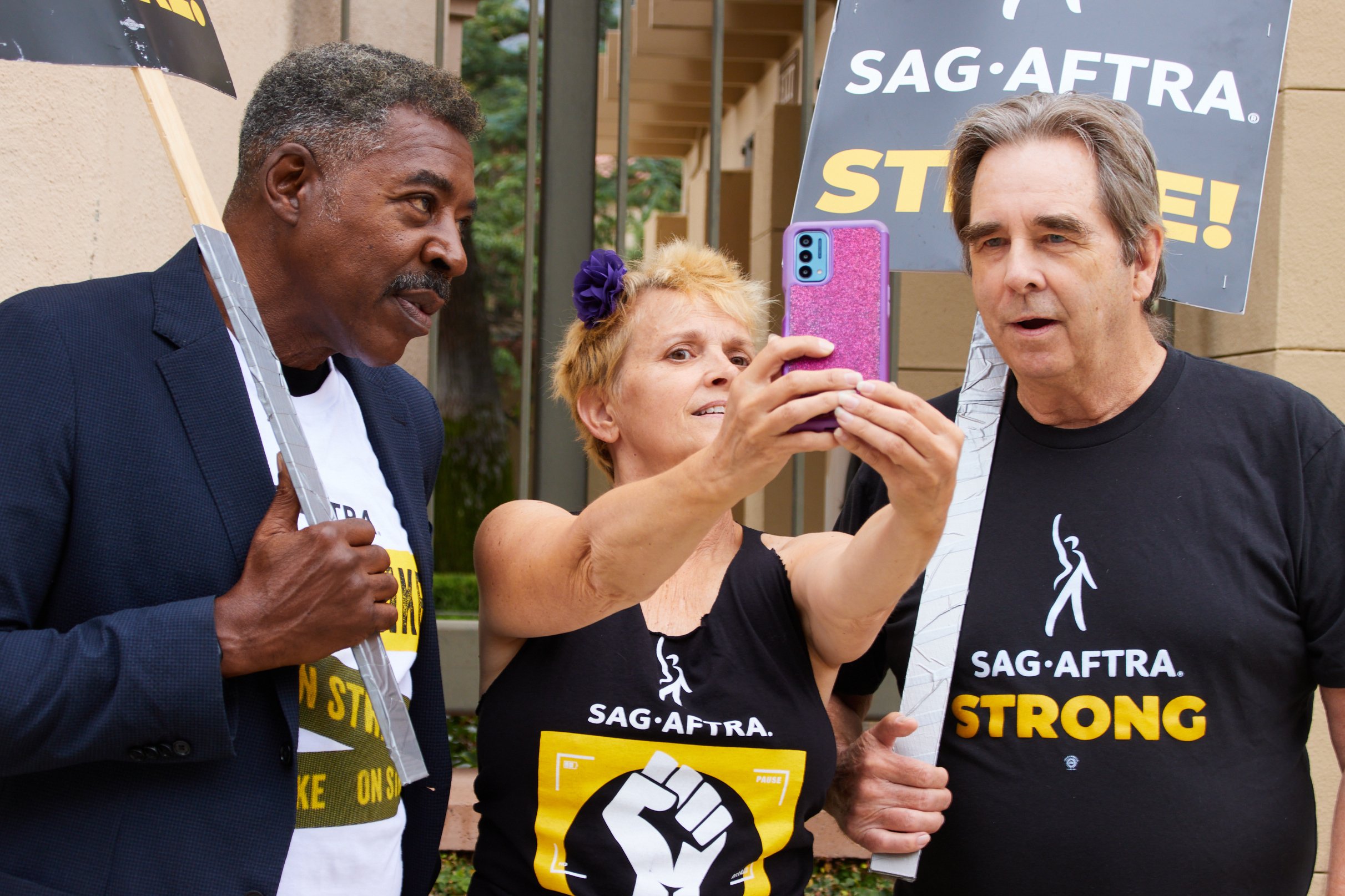  Actors Ernie Hudson, Emelle, and Beau Bridges, left to right, recording a video together during the SAG-AFTRA strike in front of Warner Bros. Studio, Burbank, Calif., Sept 29, 2023. (Danniel Sumarkho | The Corsair) 