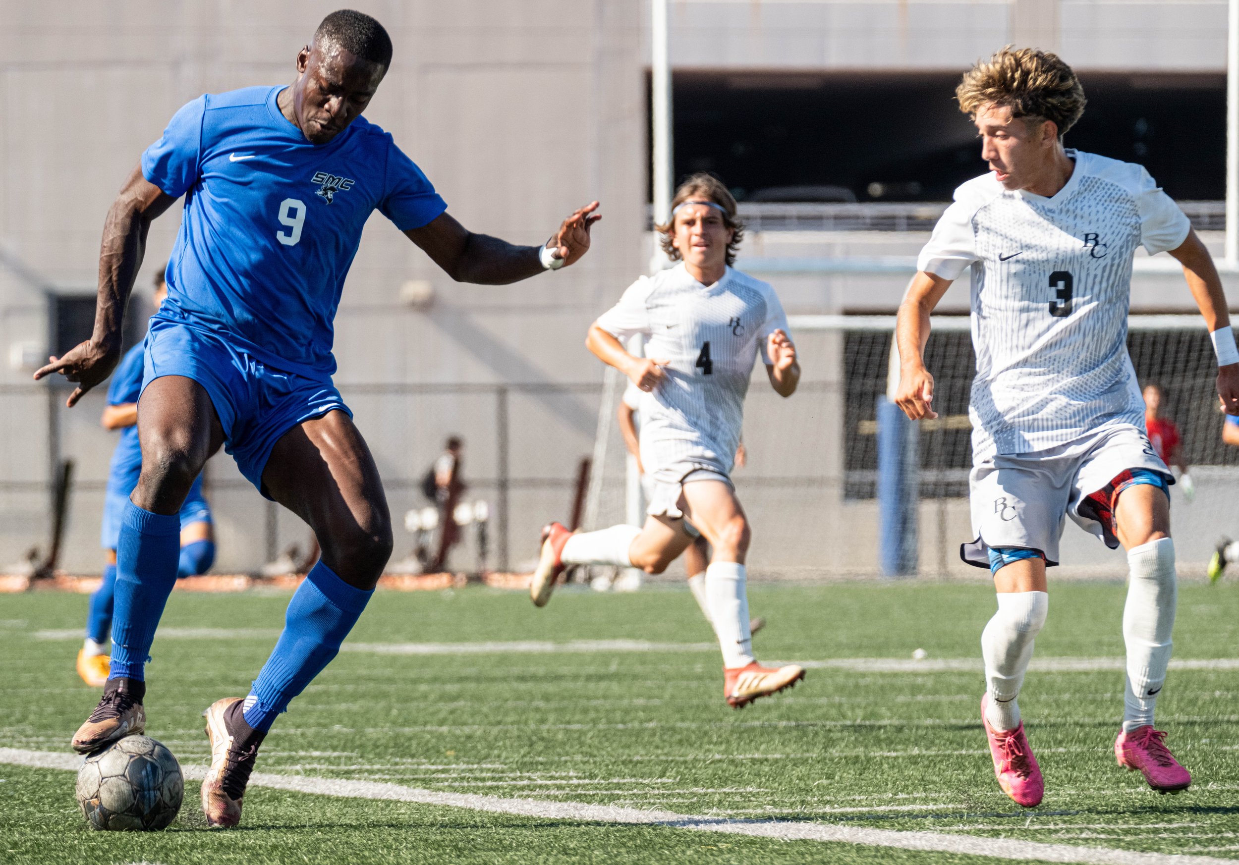  Santa Monica College(SMC) men's soccer forward Philip Hephzibah(3) performing the pull behind leg skill move to get past Bakersfield Renegade defender Elijah Espinoza(3) on Tues, Oct. 3. SMC would go and shutout the Renegades with a score of 3-0 at 