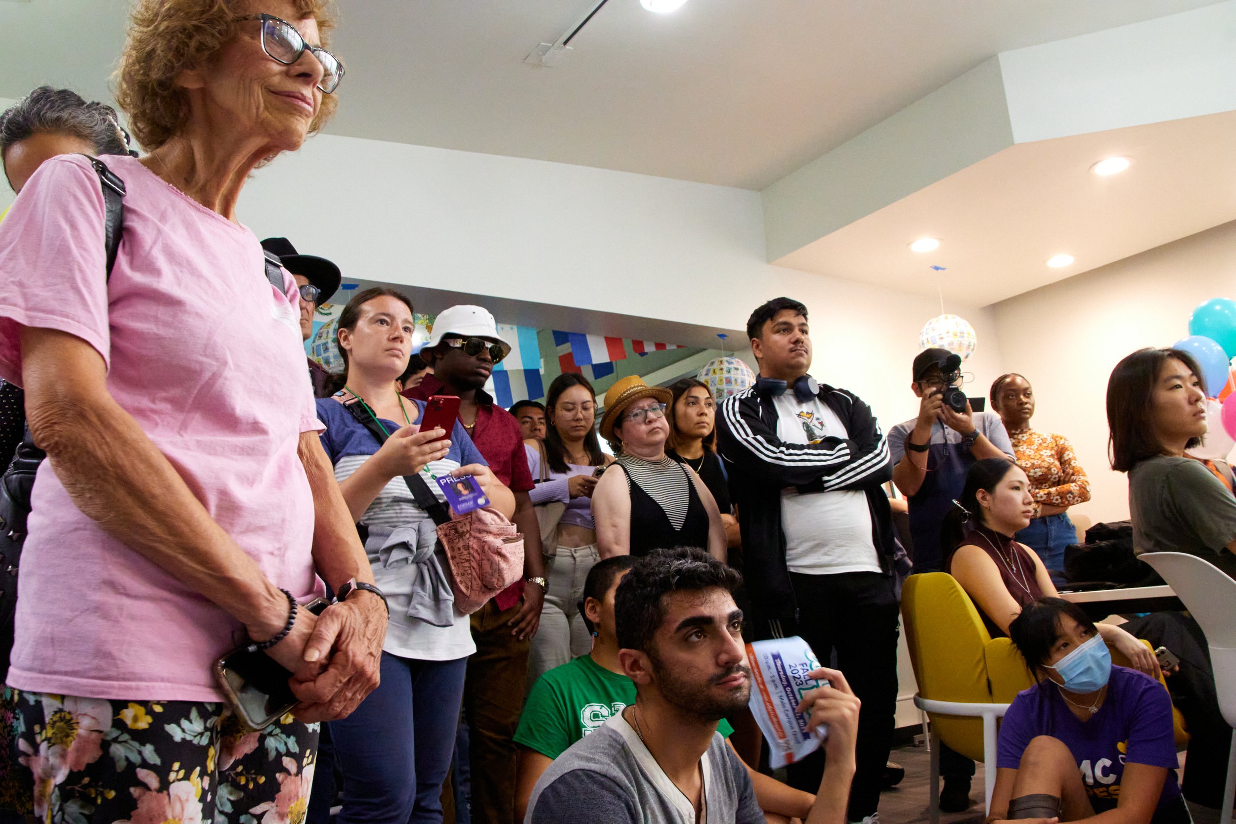  A crowd of attendees gather to listen to Santa Monica College (SMC) Superintendent and President Kathryn E. Jeffery speak at the grand opening of the Student Equity Center at SMC main campus, Santa Monica, Calif., on Oct 5, 2023. (Danniel Sumarkho |