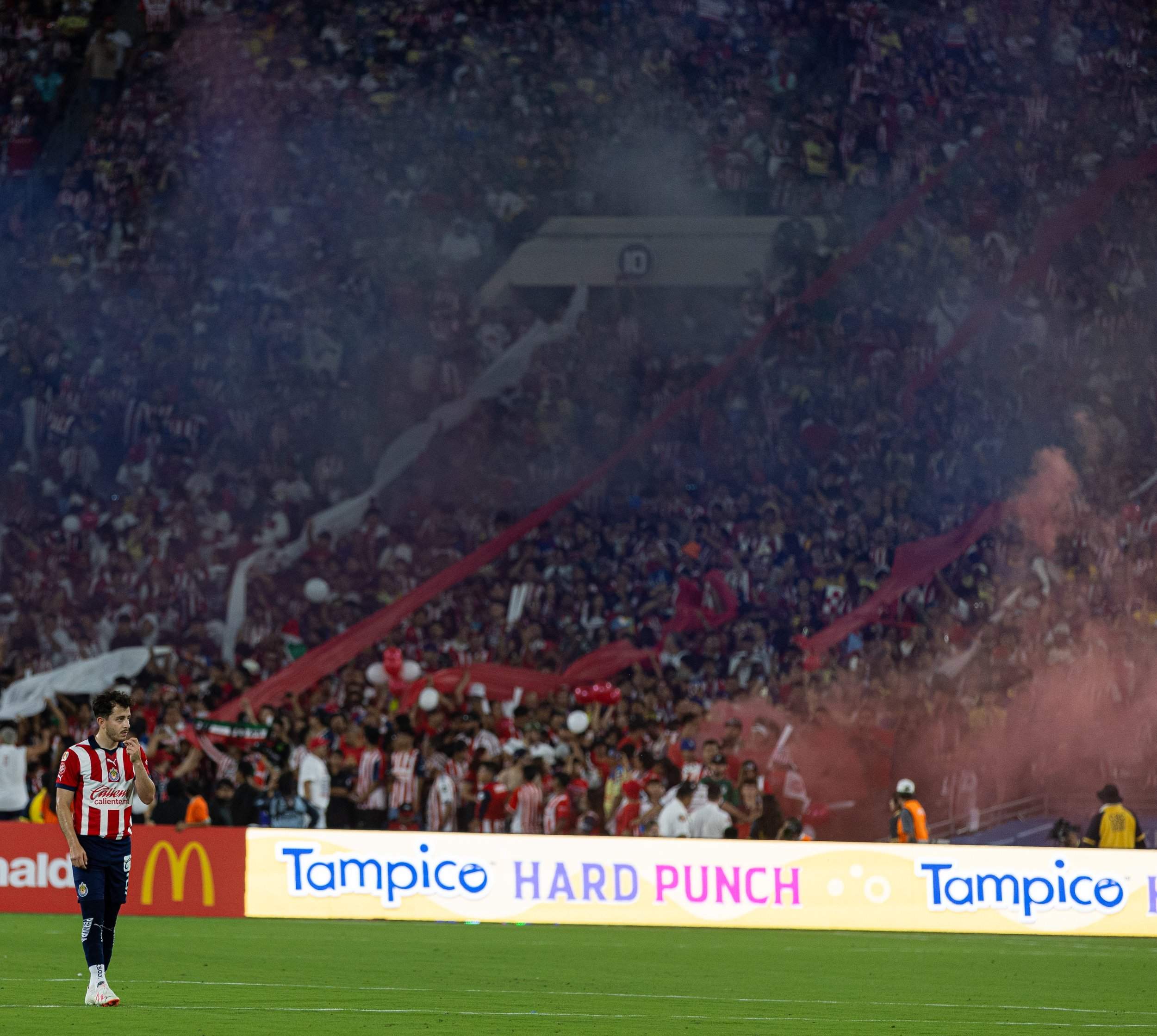  C.D. Guadalajara right-back Alan Mozo walking on the pitch as fans begin to start their smoke bombs during the match at the Rose Bowl in Pasadena, Calif. on Sunday, Oct. 15. (Danilo Perez | The Corsair) 