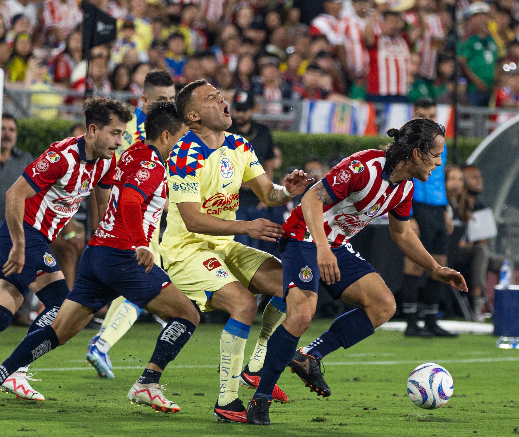  Club America centre-forward Jonathan Rodriguez(L) getting stepped on by C.D. Guadalajara defensive midfielder Fernando Gonzalez(R) during their match at the Rose Bowl in Pasadena, Calif. on Sunday, Oct. 15. (Danilo Perez | The Corsair) 