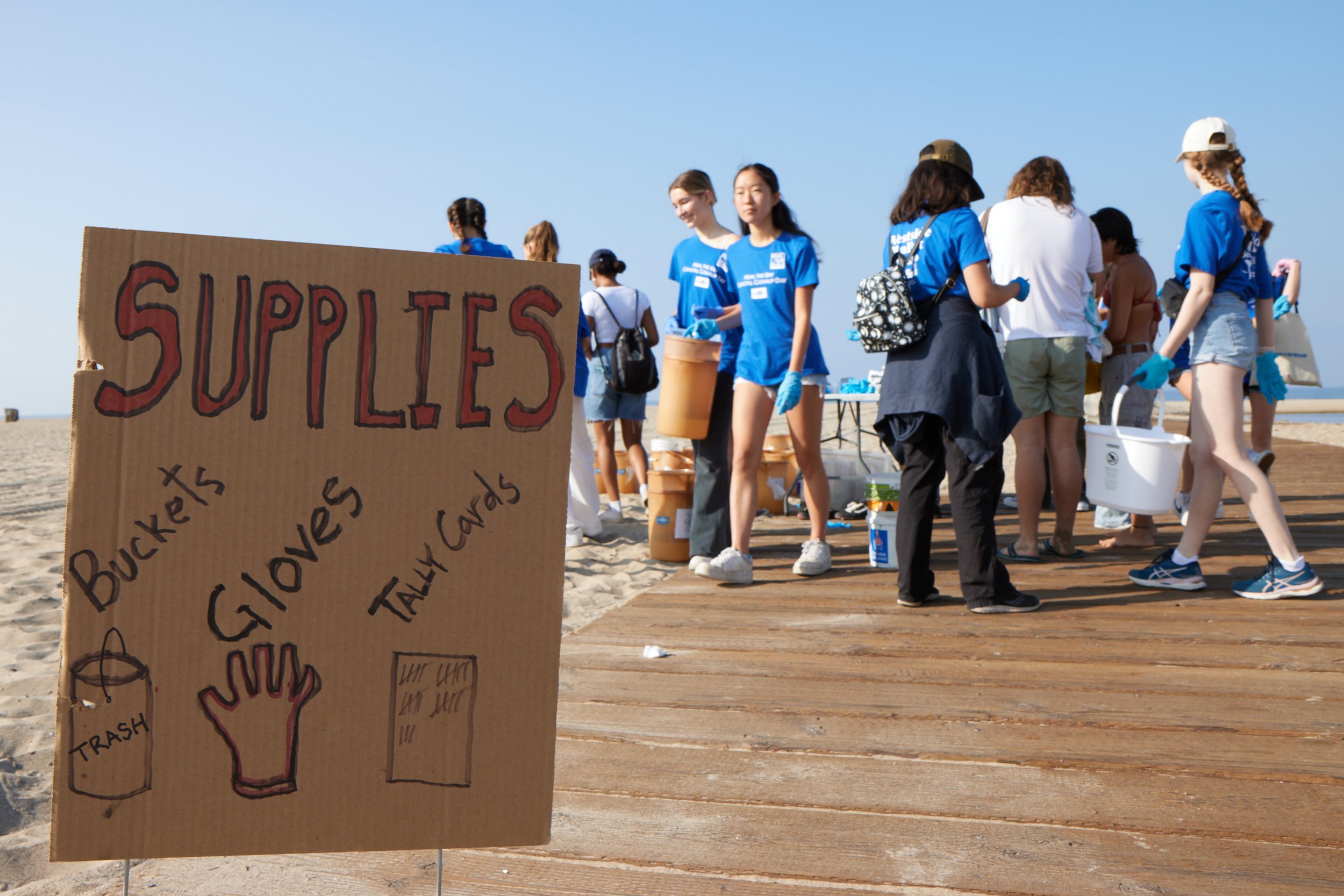  During a coastal beach cleanup organized by the Santa Monica College Sustainability Center, a group of volunteers gather around supplies that were provided for the cleanup at The Inkwell, Santa Monica, Calif., on Sept 23, 2023. (Danniel Sumarkho | T