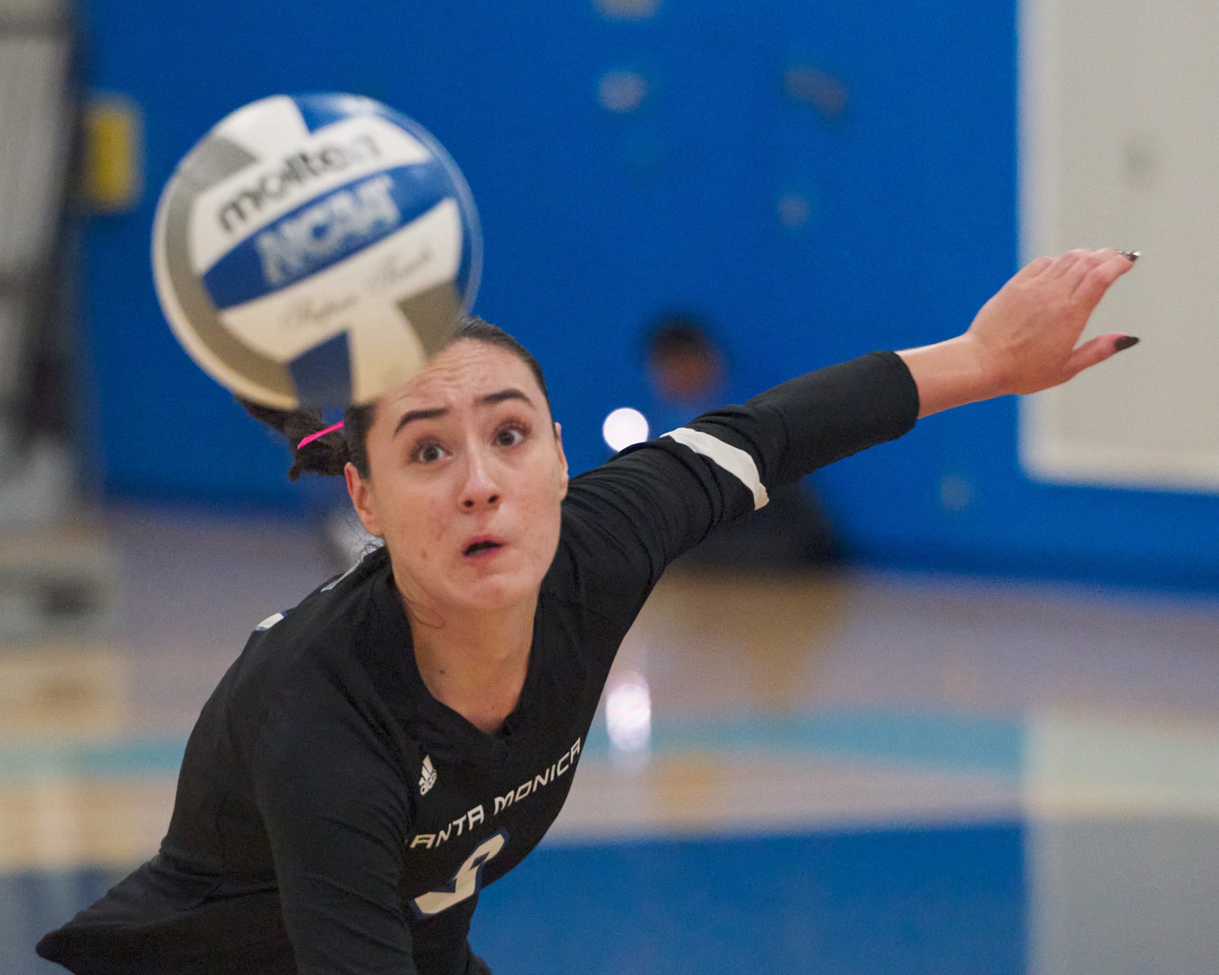  Santa Monica College Corsairs outside hitter Natalie Fernandez chases after the ball during the women's volleyball match against the Citrus College Owls on Wednesday, Oct. 25, 2026, at Corsair Gym in Santa Monica, Calif. The Corsairs won 3-0. (Nicho