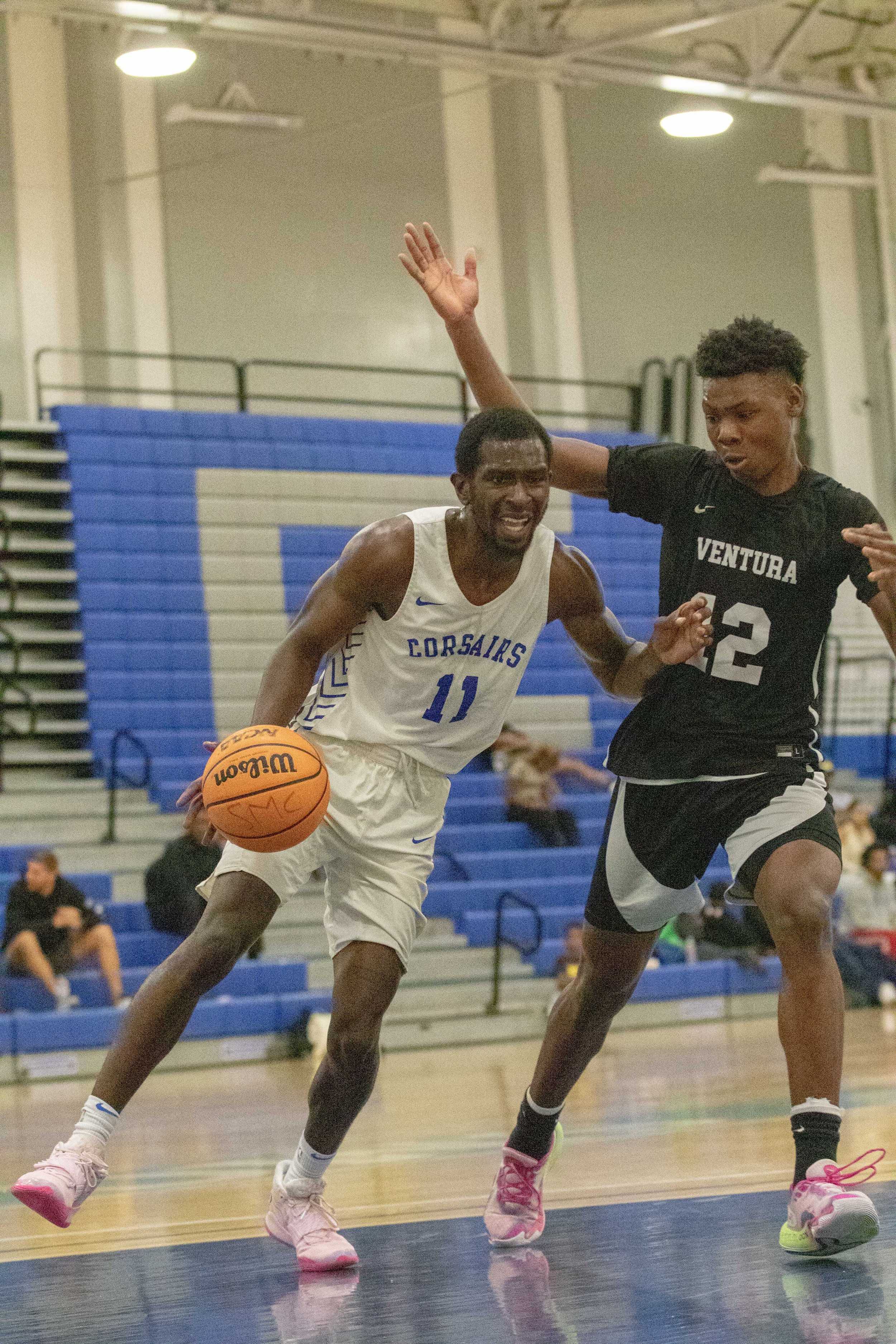  Santa Monica Corsairs' power forward Lezjuan Harris (11) with Ventura forward Mykayle McCoy (12) on Thursday, Oct. 26, 2023 at the Corsair Gym in Santa Monica, Calif. during the men's basketball game against the Ventura Pirates. (Akemi Rico | The Co