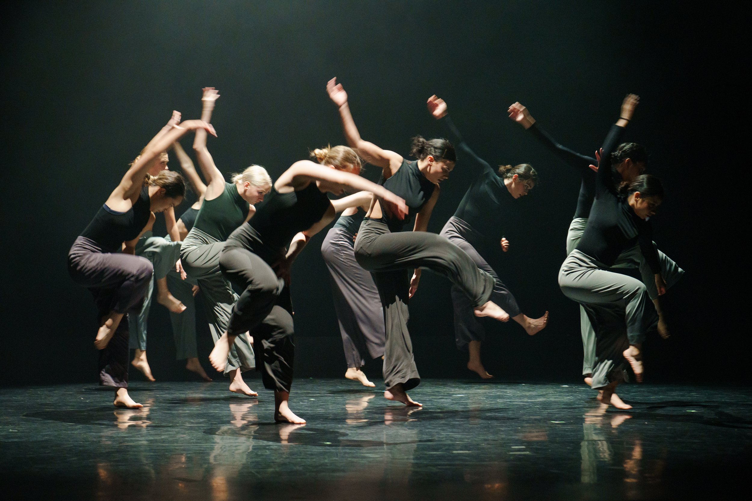  Synapse Contemporary Dance Theater rehearses the choreography of faculty artist Jae Lee for this weekend's upcoming shows at The Eli and Edythe Broad Stage on November 1st, 2023 in Santa Monica, Calif. Synapse features student, alumni and guest perf