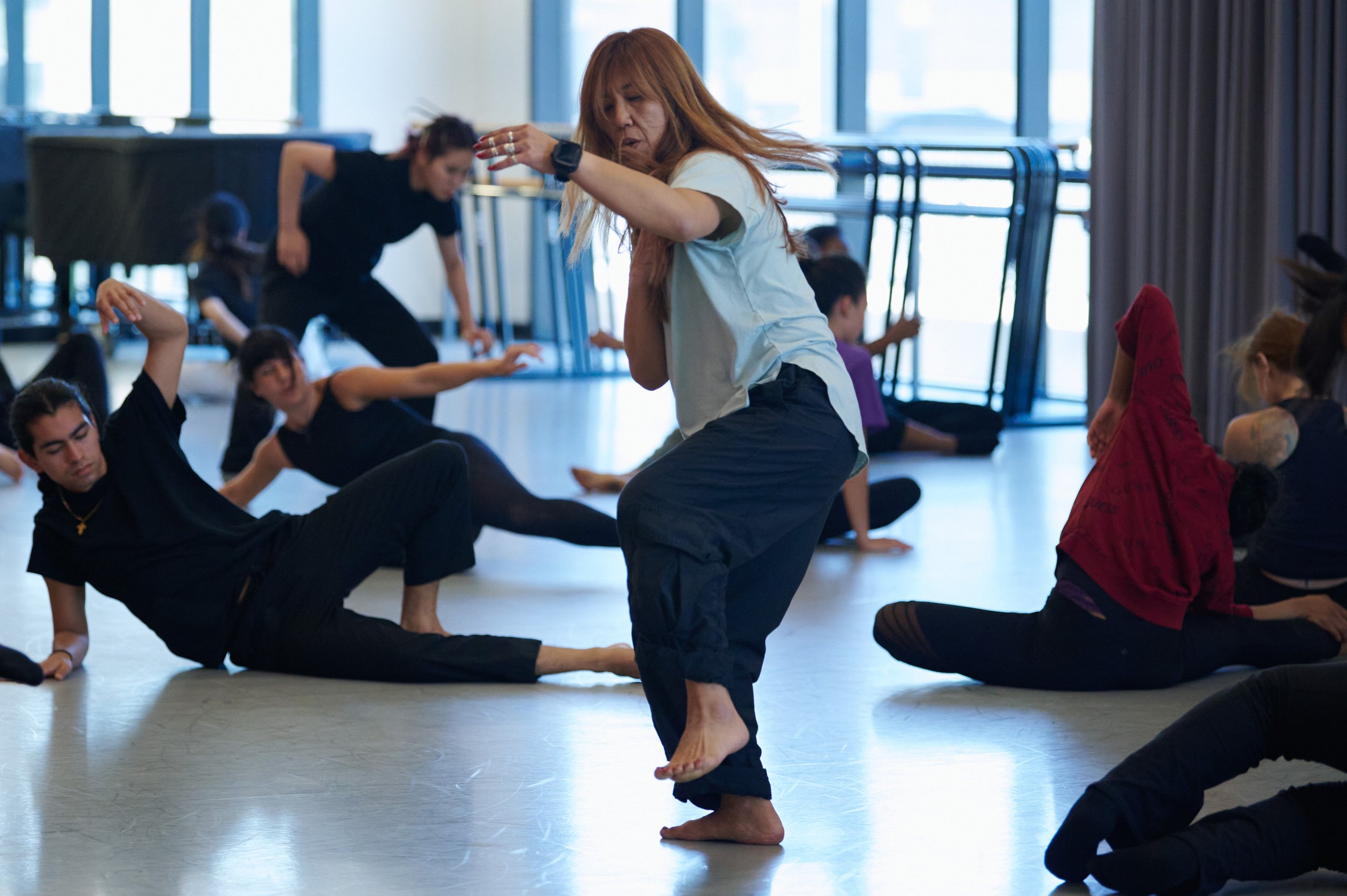  Holly Johnston warms up with students during her dance master class at Santa Monica College's Core Performance Center on Thrusday, Oct. 26, 2023, in Santa Monica, Calif. (Nicholas McCall | The Corsair) 