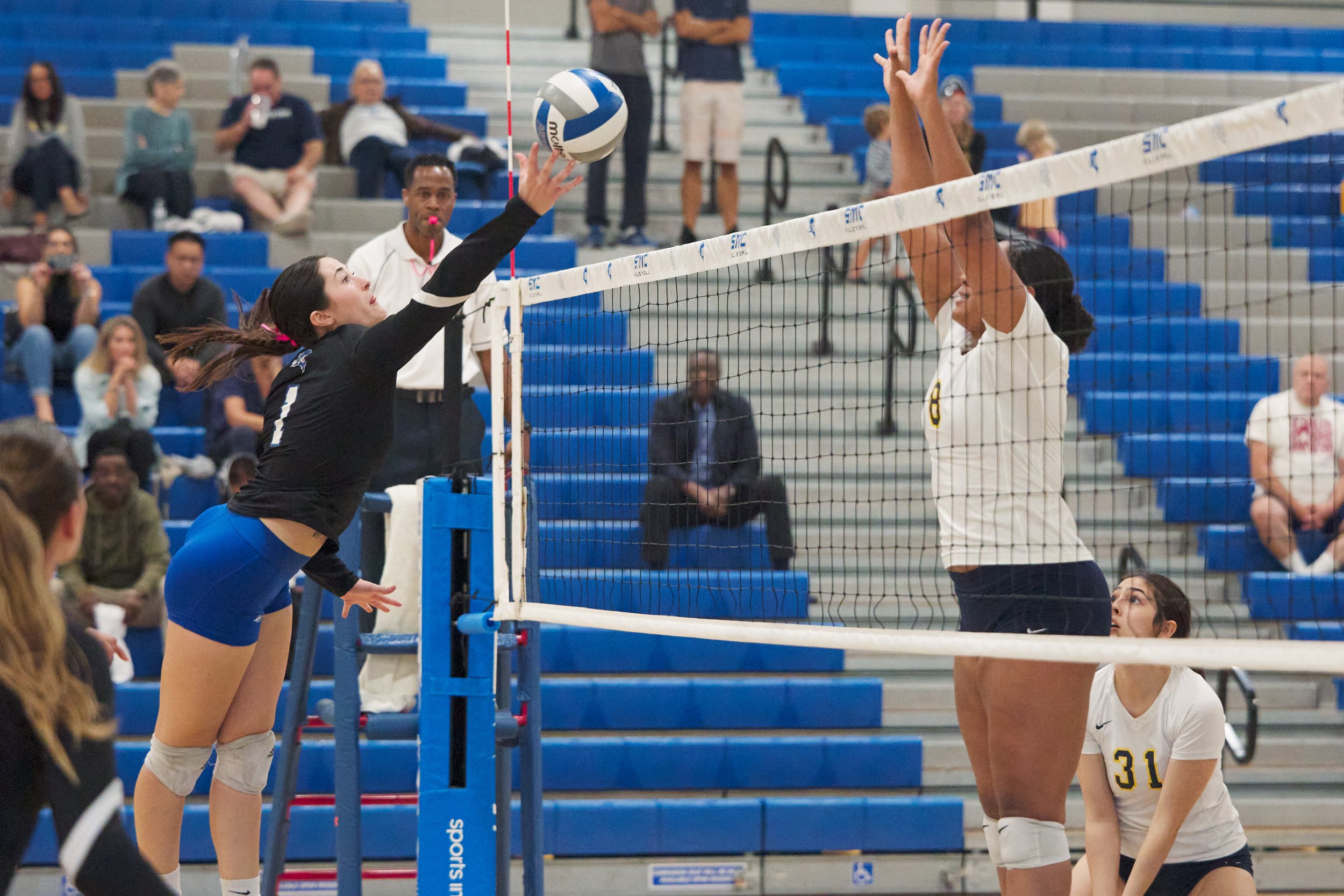  Santa Monica College Corsairs' Maiella Riva hits the ball past College of the Canyons Cougars' Leah Gillie during the women's volleyball match on Friday, Oct. 27, 2023, at Corsair Gym in Santa Monica, Calif. The Corsairs won 3-0. (Nicholas McCall | 
