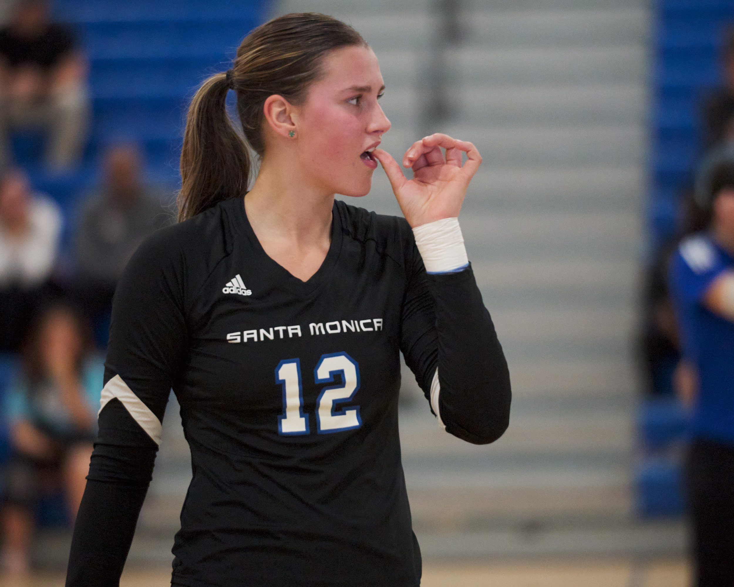  Santa Monica College Corsairs setter Mia Paulson during the women's volleyball match against the Bakersfield College Renegades on Wednesday, Nov. 1, 2023, at Corsair Gym in Santa Monica, Calif. The Corsairs won 3-2. (Nicholas McCall | The Corsair) 