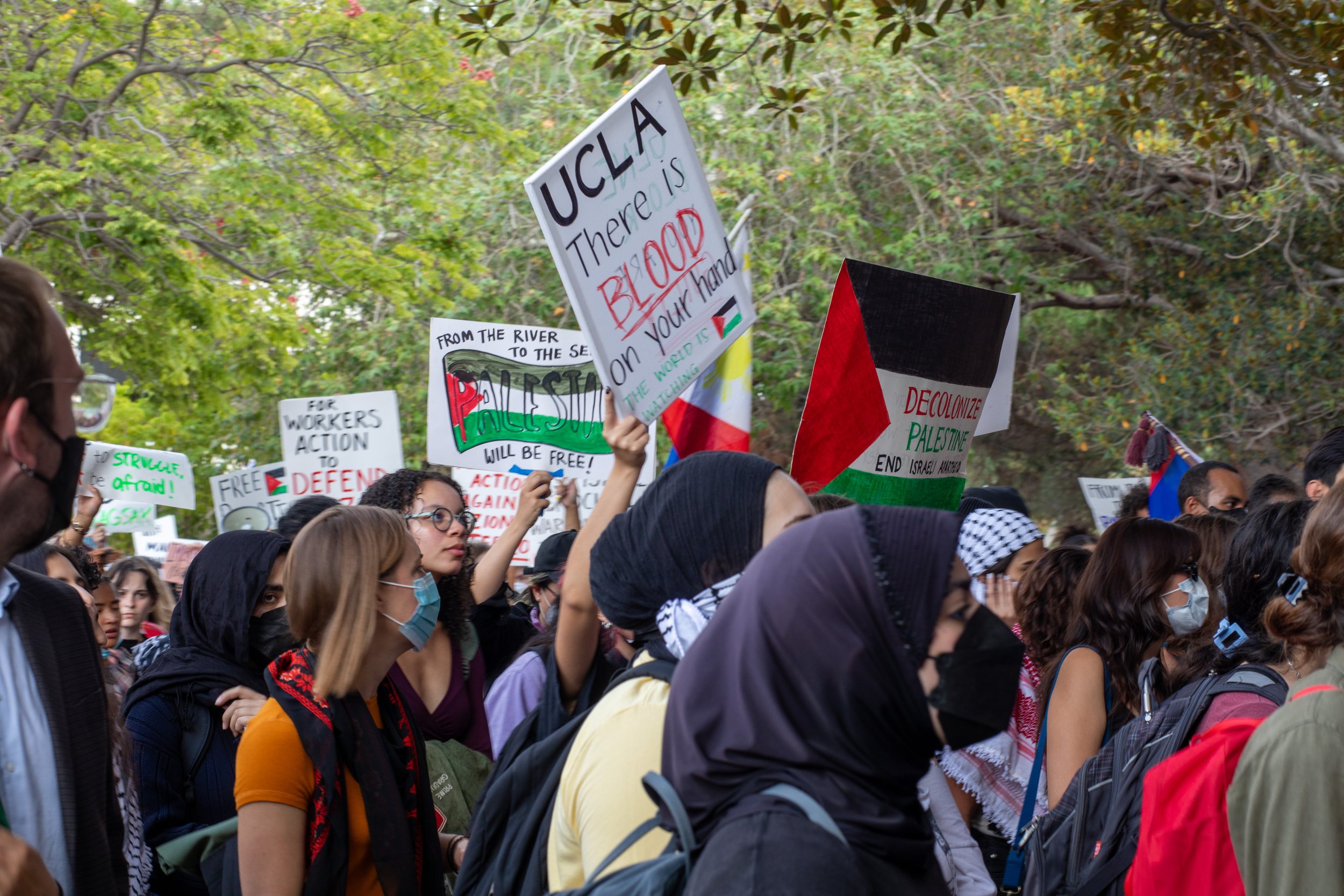  University of California Los Angeles (UCLA) students participated in the National Walkout hosted by Students for Justice in Palestine on Oct. 25, 2023, calling for a ceasefire in Gaza and the UC divestment in weapons manufacturers.     (Renee Barlet