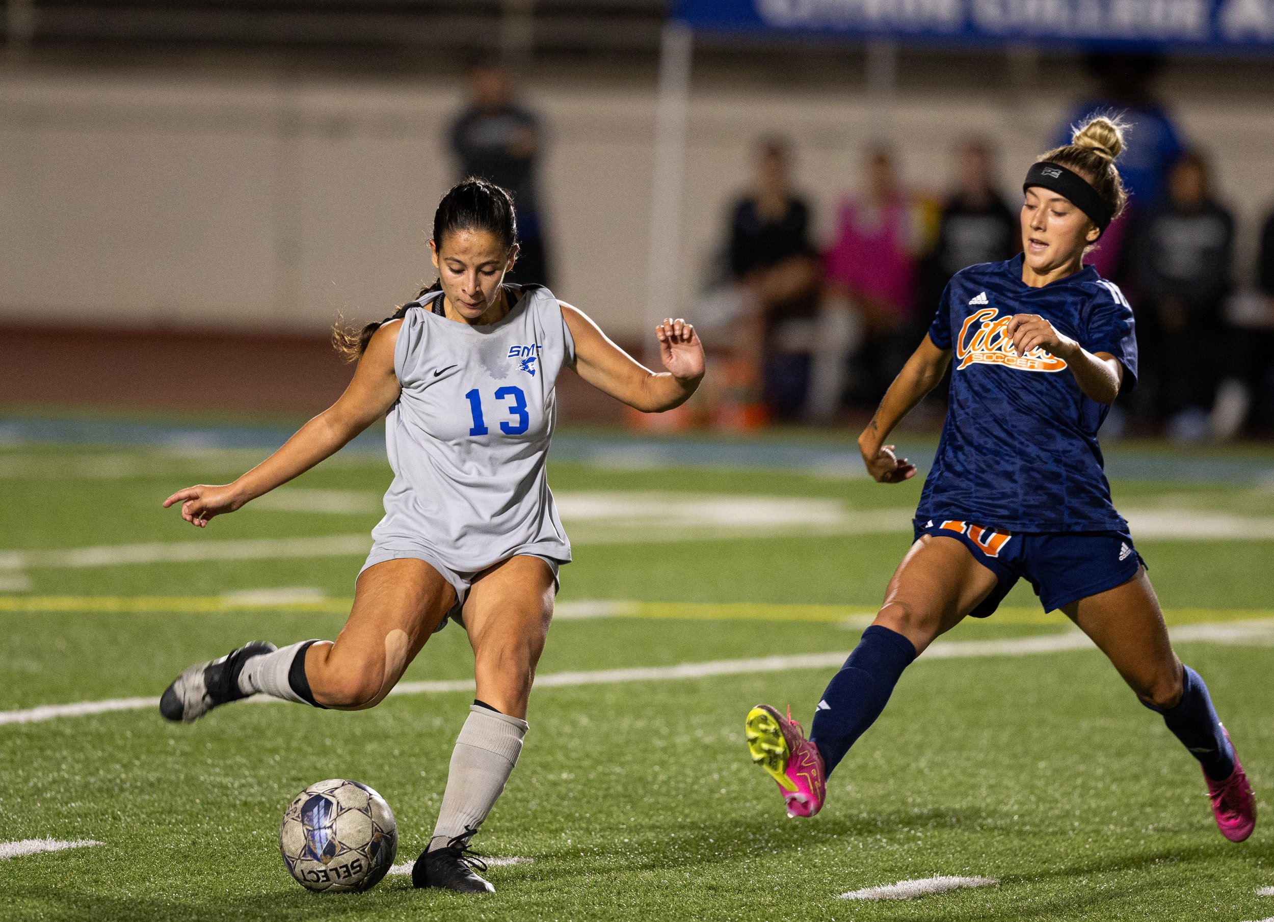  Santa Monica College Corsair wome's soccer center mid Lia Agapitos(13) in motion to pass the ball before citrus College Owl midfielder Emily Cherry(10) on Friday, Nov. 9 at the Citrus College Stadium in Azusa, Calif. (Danilo Perez | The Corsair) 